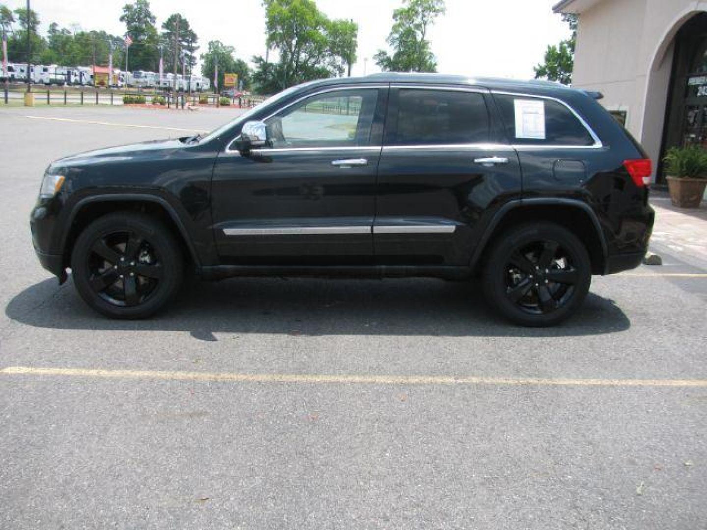 2012 Black Jeep Grand Cherokee Overland 2WD (1C4RJECG2CC) with an 3.6L V6 DOHC 24V engine, 5-Speed Automatic transmission, located at 2443 Albert Pike, Hot Springs, AR, 71913, (501) 623-6255, 34.492222, -93.109993 - Photo#4