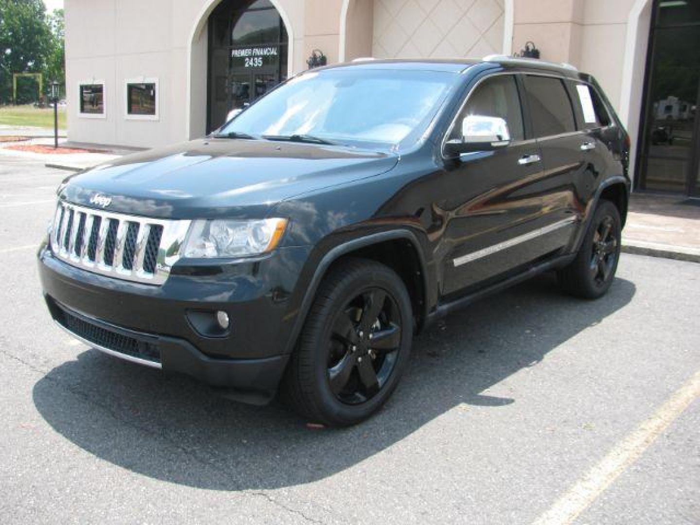 2012 Black Jeep Grand Cherokee Overland 2WD (1C4RJECG2CC) with an 3.6L V6 DOHC 24V engine, 5-Speed Automatic transmission, located at 2443 Albert Pike, Hot Springs, AR, 71913, (501) 623-6255, 34.492222, -93.109993 - Photo#5