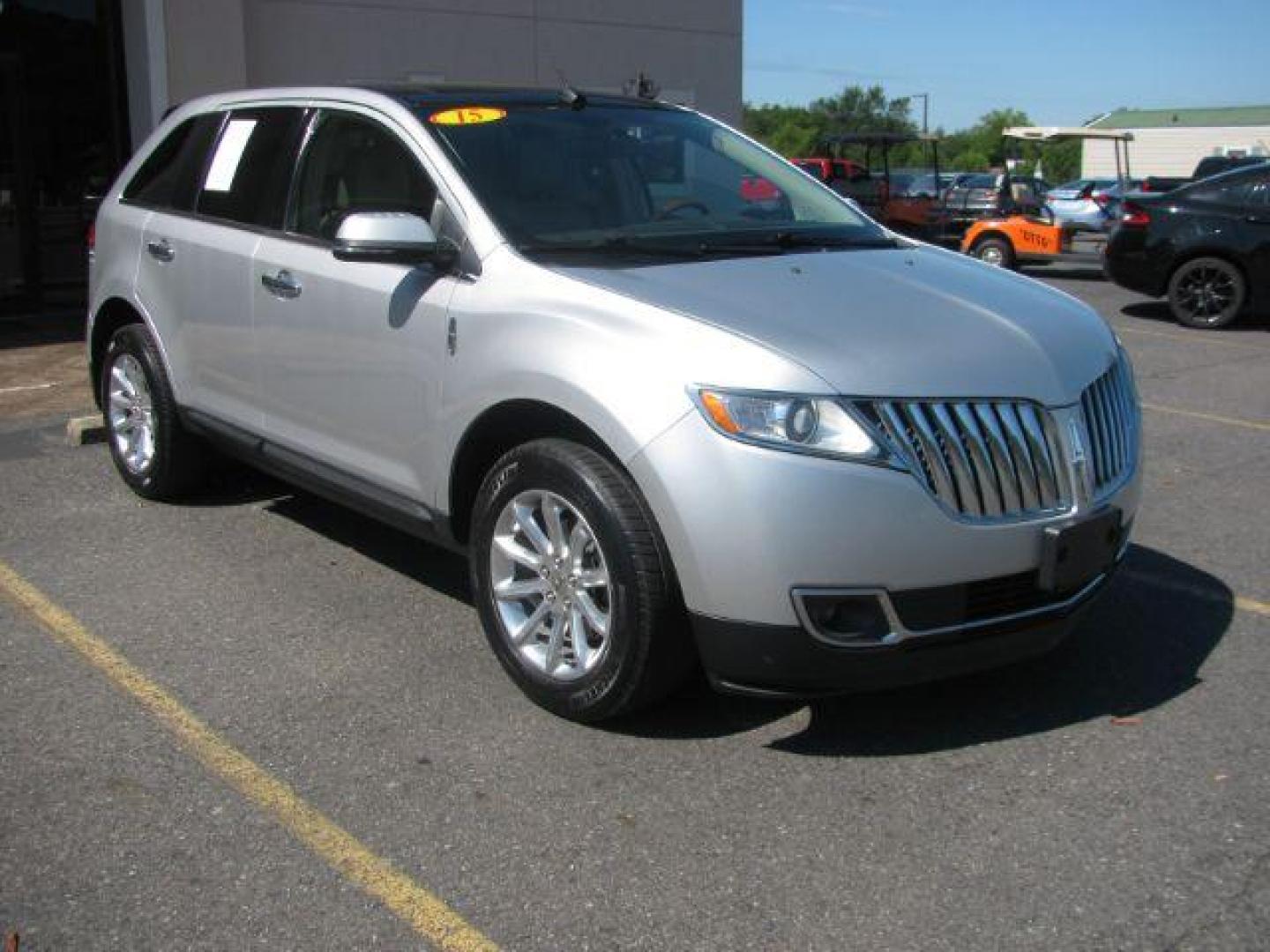 2015 Silver Lincoln MKX FWD (2LMDJ6JK4FB) with an 3.7L V6 DOHC 24V engine, 6-Speed Automatic transmission, located at 2443 Albert Pike, Hot Springs, AR, 71913, (501) 623-6255, 34.492222, -93.109993 - Photo#0