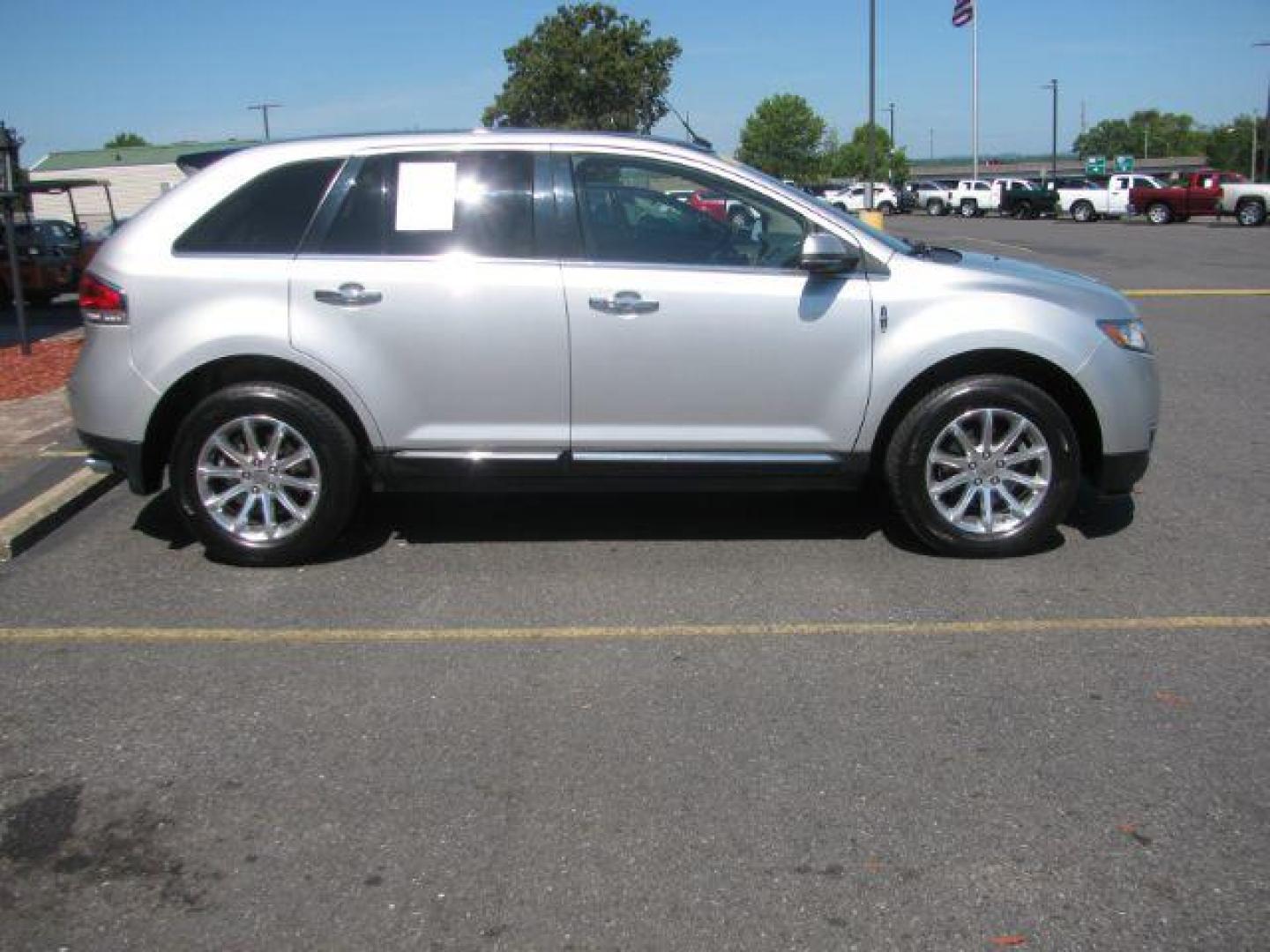 2015 Silver Lincoln MKX FWD (2LMDJ6JK4FB) with an 3.7L V6 DOHC 24V engine, 6-Speed Automatic transmission, located at 2443 Albert Pike, Hot Springs, AR, 71913, (501) 623-6255, 34.492222, -93.109993 - Photo#1