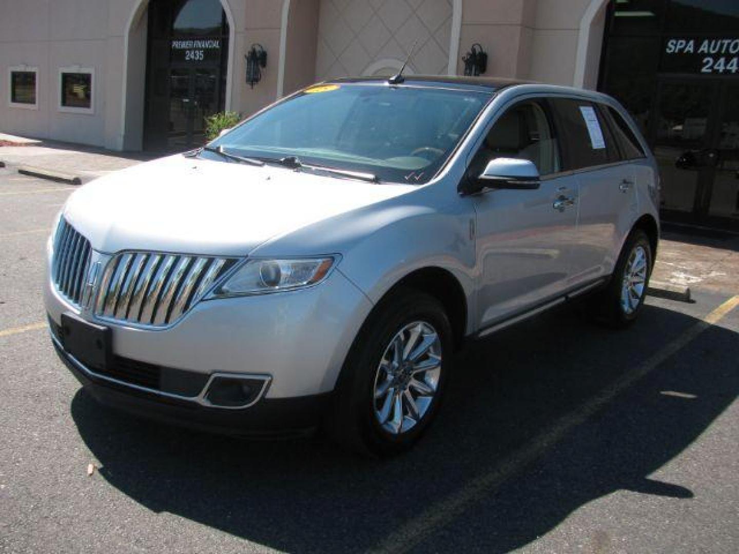 2015 Silver Lincoln MKX FWD (2LMDJ6JK4FB) with an 3.7L V6 DOHC 24V engine, 6-Speed Automatic transmission, located at 2443 Albert Pike, Hot Springs, AR, 71913, (501) 623-6255, 34.492222, -93.109993 - Photo#5