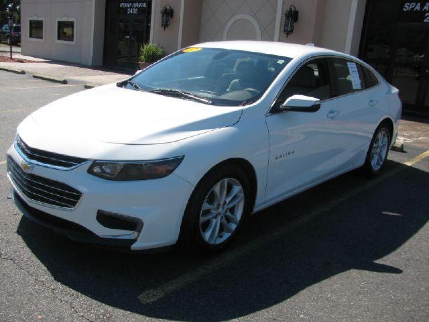 2017 White Chevrolet Malibu 1LT (1G1ZE5ST4HF) with an 1.5L L4 DOHC 16V engine, 6-Speed Automatic transmission, located at 2443 Albert Pike, Hot Springs, AR, 71913, (501) 623-6255, 34.492222, -93.109993 - Photo#5