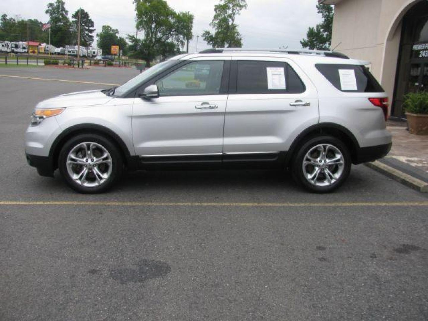 2013 Silver Ford Explorer Limited FWD (1FM5K7F88DG) with an 3.5L V6 DOHC 24V engine, 6-Speed Automatic transmission, located at 2443 Albert Pike, Hot Springs, AR, 71913, (501) 623-6255, 34.492222, -93.109993 - Photo#1