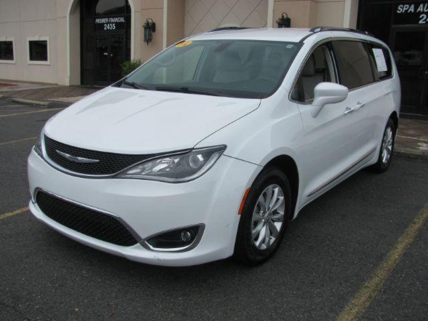 2018 White Chrysler Pacifica Touring-L (2C4RC1BG0JR) with an 3.6L V6 DOHC 24V engine, 9-Speed Automatic transmission, located at 2443 Albert Pike, Hot Springs, AR, 71913, (501) 623-6255, 34.492222, -93.109993 - Photo#0