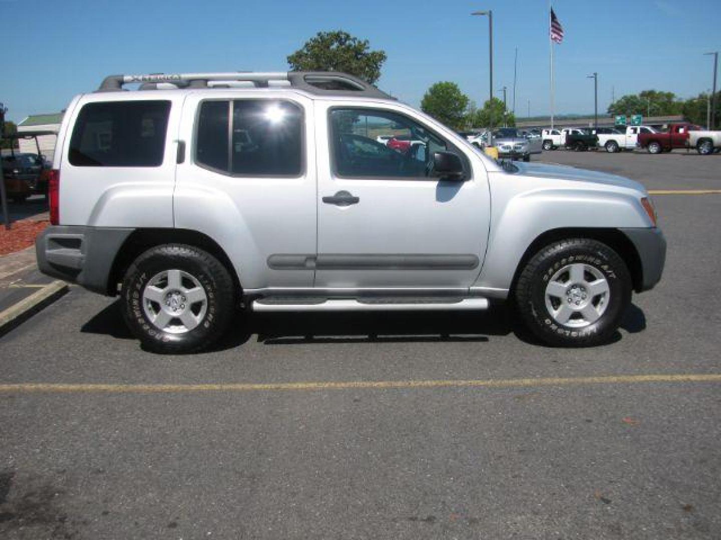 2015 Silver Nissan Xterra S 5AT 2WD (5N1AN0NU9FN) with an 4.0L V6 DOHC 24V engine, 5-Speed Automatic transmission, located at 2443 Albert Pike, Hot Springs, AR, 71913, (501) 623-6255, 34.492222, -93.109993 - Photo#1