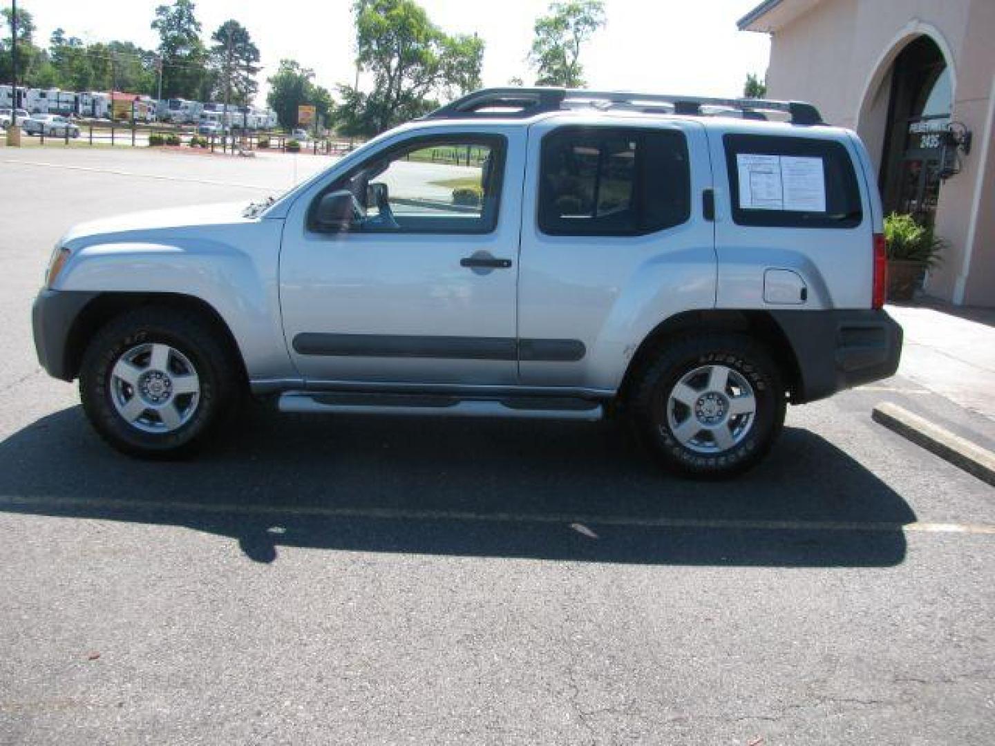 2015 Silver Nissan Xterra S 5AT 2WD (5N1AN0NU9FN) with an 4.0L V6 DOHC 24V engine, 5-Speed Automatic transmission, located at 2443 Albert Pike, Hot Springs, AR, 71913, (501) 623-6255, 34.492222, -93.109993 - Photo#4