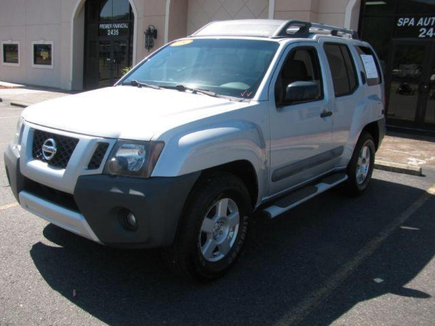 2015 Silver Nissan Xterra S 5AT 2WD (5N1AN0NU9FN) with an 4.0L V6 DOHC 24V engine, 5-Speed Automatic transmission, located at 2443 Albert Pike, Hot Springs, AR, 71913, (501) 623-6255, 34.492222, -93.109993 - Photo#5