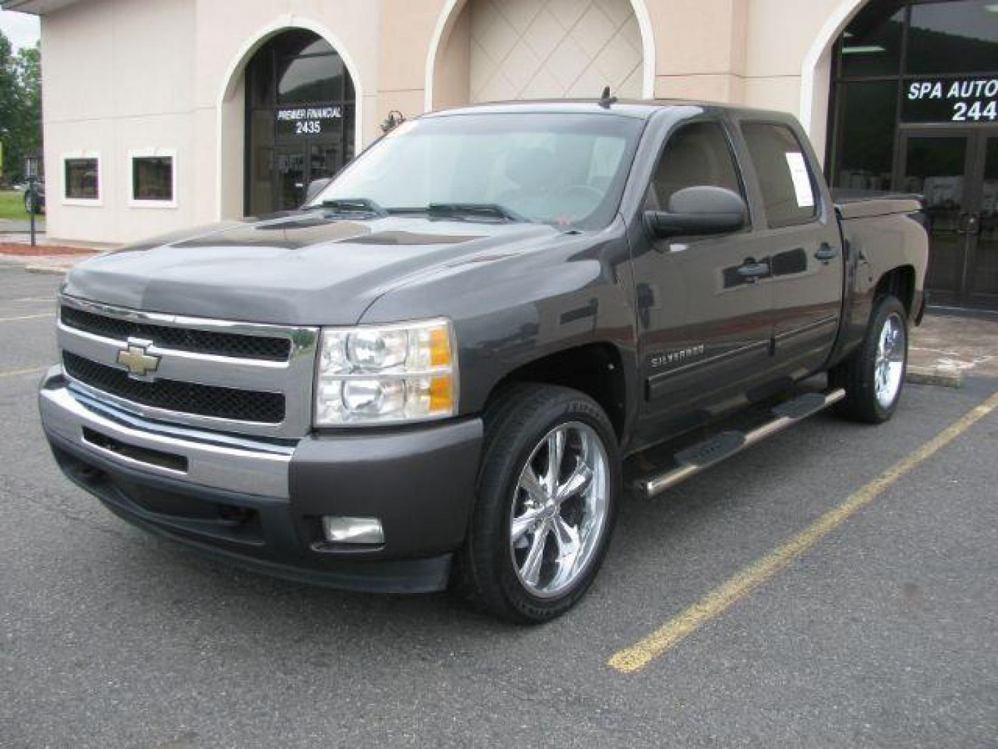 2011 Gray Chevrolet Silverado 1500 LT Crew Cab 2WD (3GCPCSE09BG) with an 5.3L V8 OHV 16V FFV engine, 6-Speed Automatic transmission, located at 2443 Albert Pike, Hot Springs, AR, 71913, (501) 623-6255, 34.492222, -93.109993 - Photo#0