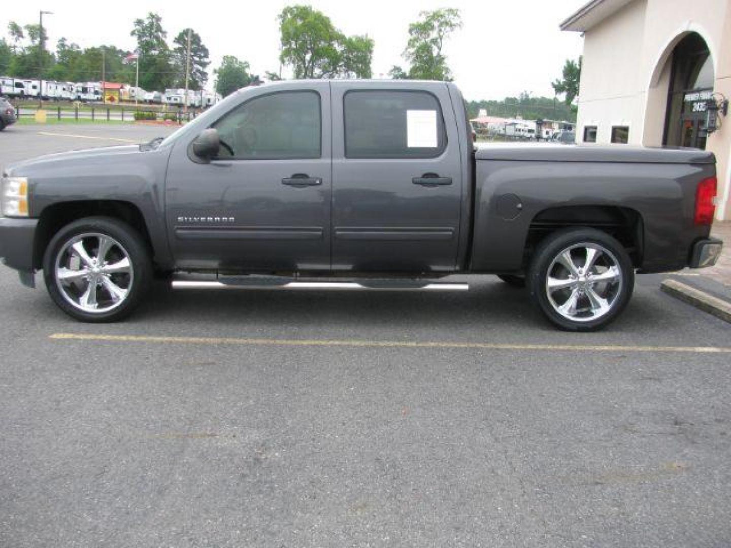 2011 Gray Chevrolet Silverado 1500 LT Crew Cab 2WD (3GCPCSE09BG) with an 5.3L V8 OHV 16V FFV engine, 6-Speed Automatic transmission, located at 2443 Albert Pike, Hot Springs, AR, 71913, (501) 623-6255, 34.492222, -93.109993 - Photo#1