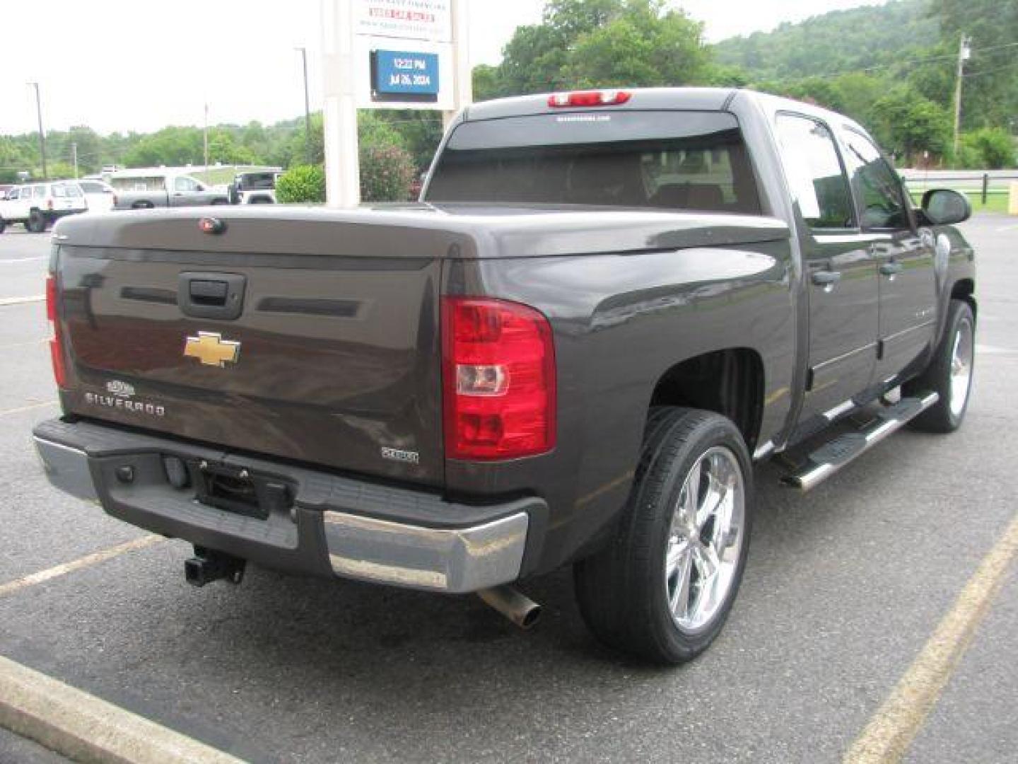 2011 Gray Chevrolet Silverado 1500 LT Crew Cab 2WD (3GCPCSE09BG) with an 5.3L V8 OHV 16V FFV engine, 6-Speed Automatic transmission, located at 2443 Albert Pike, Hot Springs, AR, 71913, (501) 623-6255, 34.492222, -93.109993 - Photo#3