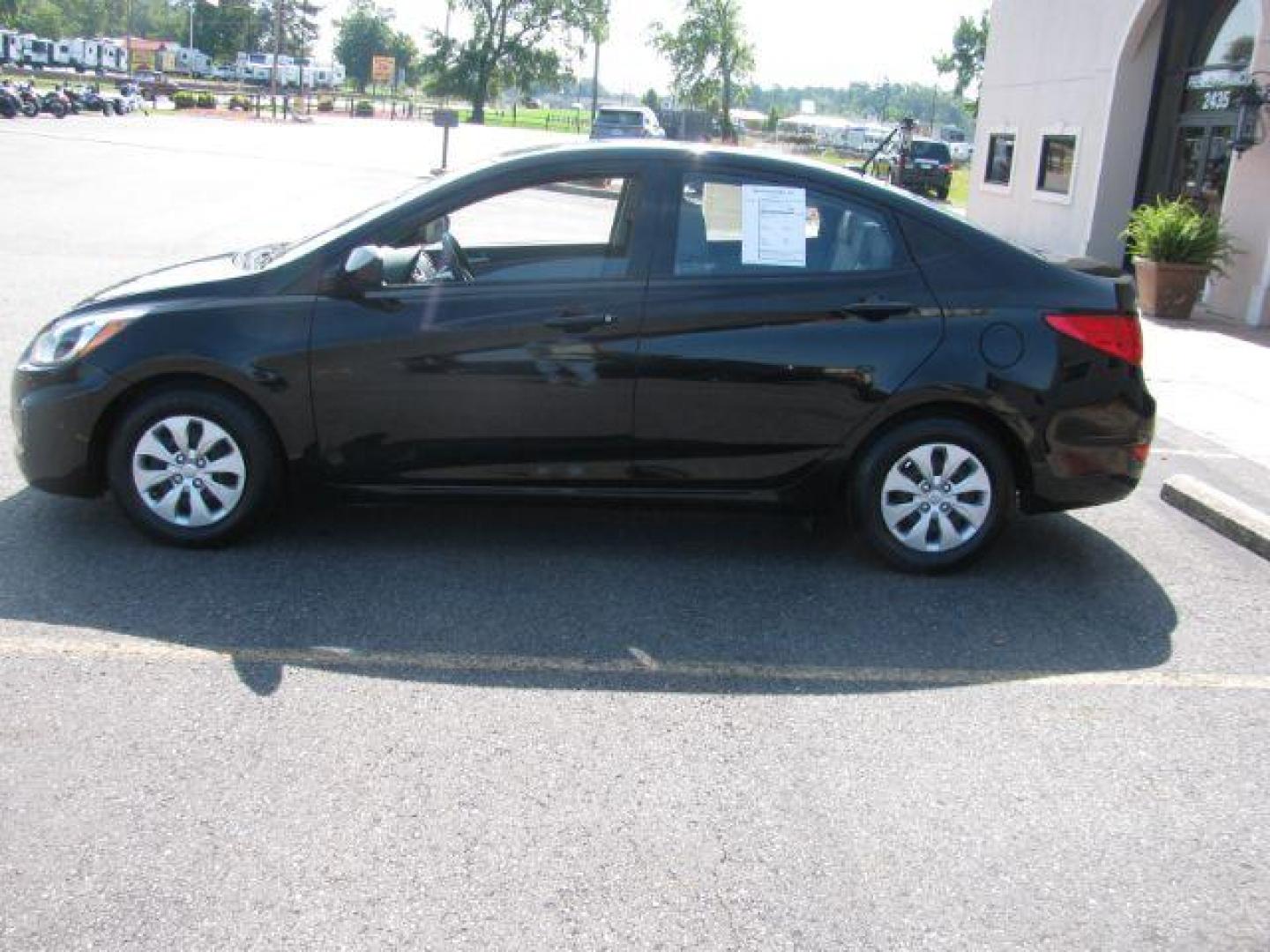 2016 Black Hyundai Accent SE 4-Door 6A (KMHCT4AE8GU) with an 1.6L L4 DOHC 16V engine, 6-Speed Automatic transmission, located at 2443 Albert Pike, Hot Springs, AR, 71913, (501) 623-6255, 34.492222, -93.109993 - Photo#4