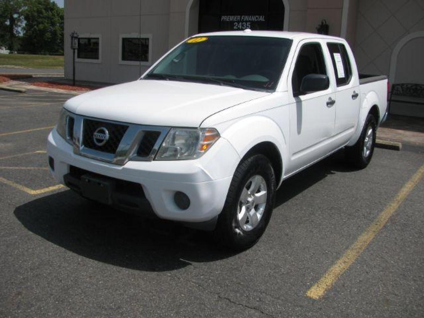 2012 White Nissan Frontier S Crew Cab 2WD (1N6AD0ER7CC) with an 4.0L V6 DOHC 24V engine, 5-Speed Automatic transmission, located at 2443 Albert Pike, Hot Springs, AR, 71913, (501) 623-6255, 34.492222, -93.109993 - Photo#0