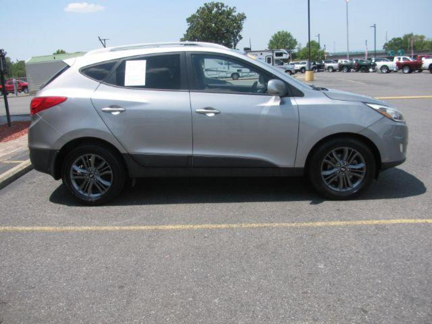 2015 Gray Hyundai Tucson SE FWD (KM8JU3AG7FU) with an 2.4L L4 DOHC 16V engine, 6-Speed Automatic transmission, located at 2443 Albert Pike, Hot Springs, AR, 71913, (501) 623-6255, 34.492222, -93.109993 - Photo#1