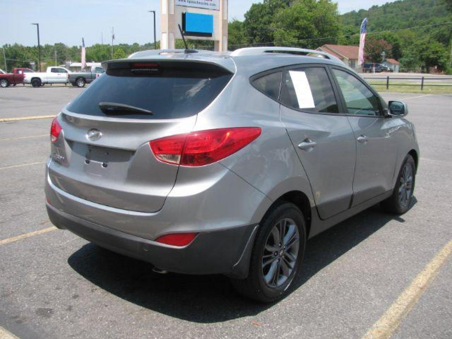 2015 Gray Hyundai Tucson SE FWD (KM8JU3AG7FU) with an 2.4L L4 DOHC 16V engine, 6-Speed Automatic transmission, located at 2443 Albert Pike, Hot Springs, AR, 71913, (501) 623-6255, 34.492222, -93.109993 - Photo#2