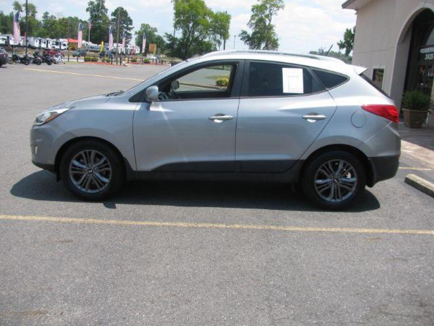 2015 Gray Hyundai Tucson SE FWD (KM8JU3AG7FU) with an 2.4L L4 DOHC 16V engine, 6-Speed Automatic transmission, located at 2443 Albert Pike, Hot Springs, AR, 71913, (501) 623-6255, 34.492222, -93.109993 - Photo#4