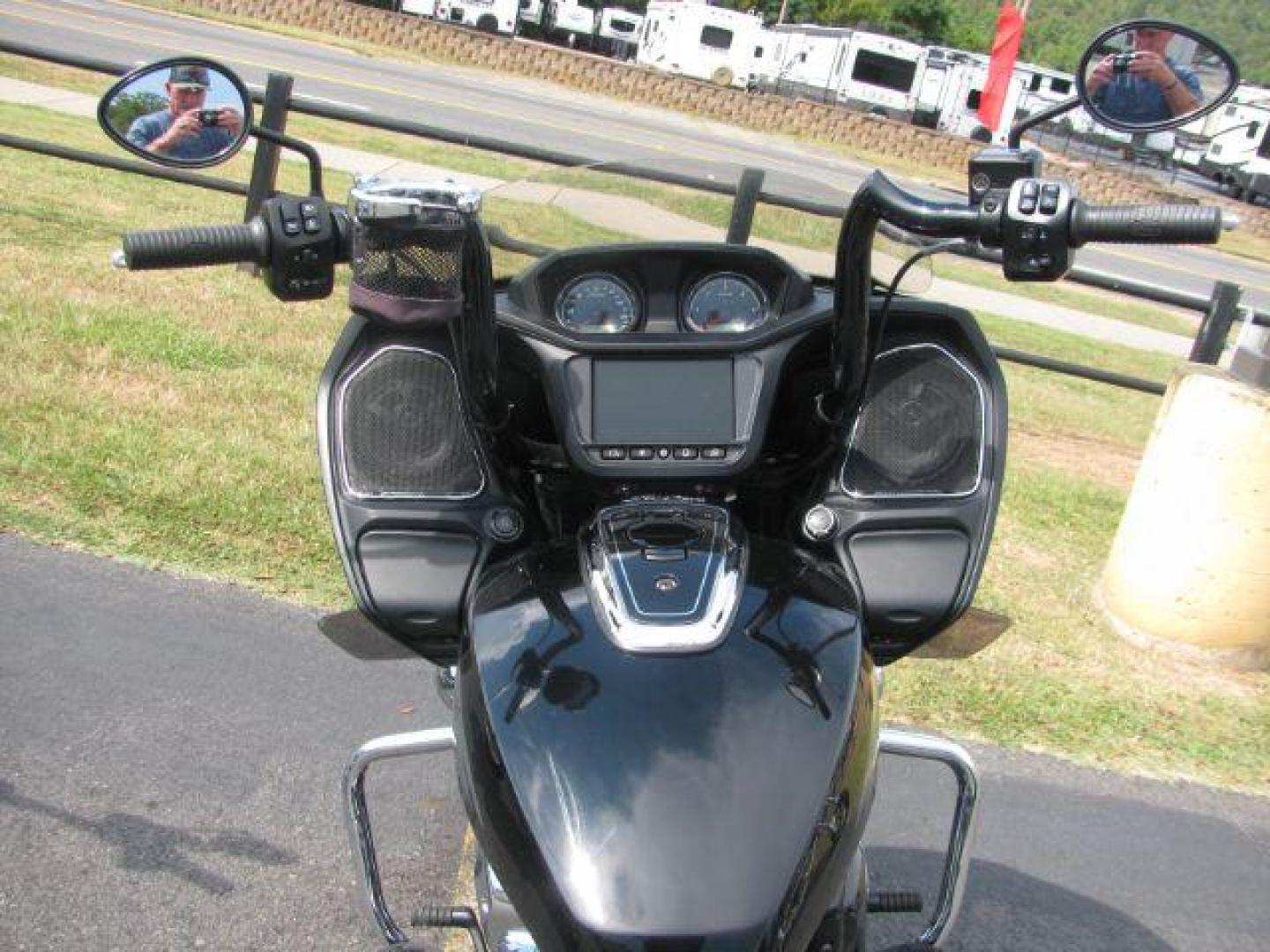 2021 Black Indian Challenger - (56KLCBRRXM3) with an 1769CC engine, located at 2443 Albert Pike, Hot Springs, AR, 71913, (501) 623-6255, 34.492222, -93.109993 - Photo#5