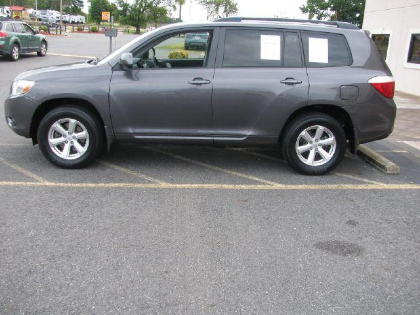 2010 Gray Toyota Highlander Base 2WD I4 (JTEZA3EH4A2) with an 2.7L L4 DOHC 16V engine, 6-Speed Automatic transmission, located at 2443 Albert Pike, Hot Springs, AR, 71913, (501) 623-6255, 34.492222, -93.109993 - Photo#1