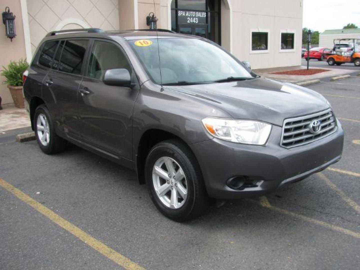 2010 Gray Toyota Highlander Base 2WD I4 (JTEZA3EH4A2) with an 2.7L L4 DOHC 16V engine, 6-Speed Automatic transmission, located at 2443 Albert Pike, Hot Springs, AR, 71913, (501) 623-6255, 34.492222, -93.109993 - Photo#5