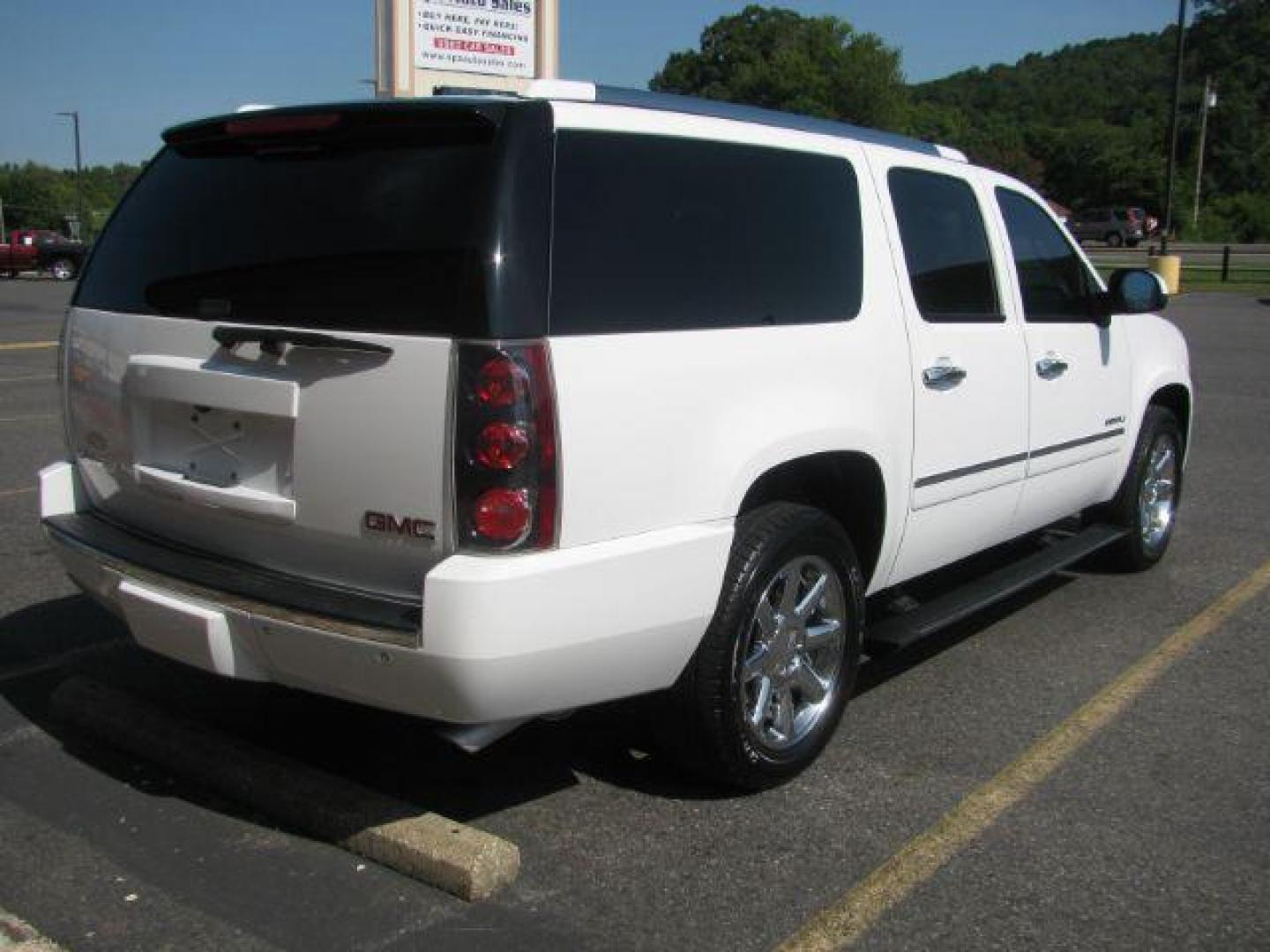 2014 White GMC Yukon Denali XL 2WD (1GKS1MEF6ER) with an 6.2L V8 OHV 16V engine, 6-Speed Automatic transmission, located at 2443 Albert Pike, Hot Springs, AR, 71913, (501) 623-6255, 34.492222, -93.109993 - Photo#2