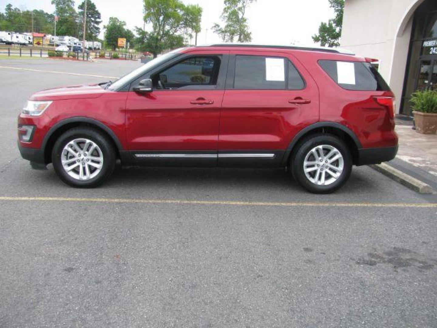 2017 Maroon Ford Explorer XLT FWD (1FM5K7DHXHG) with an 2.3L L4 DOHC 16V engine, 6-Speed Automatic transmission, located at 2443 Albert Pike, Hot Springs, AR, 71913, (501) 623-6255, 34.492222, -93.109993 - Photo#1