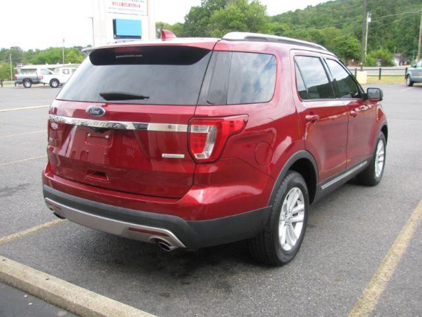 2017 Maroon Ford Explorer XLT FWD (1FM5K7DHXHG) with an 2.3L L4 DOHC 16V engine, 6-Speed Automatic transmission, located at 2443 Albert Pike, Hot Springs, AR, 71913, (501) 623-6255, 34.492222, -93.109993 - Photo#3