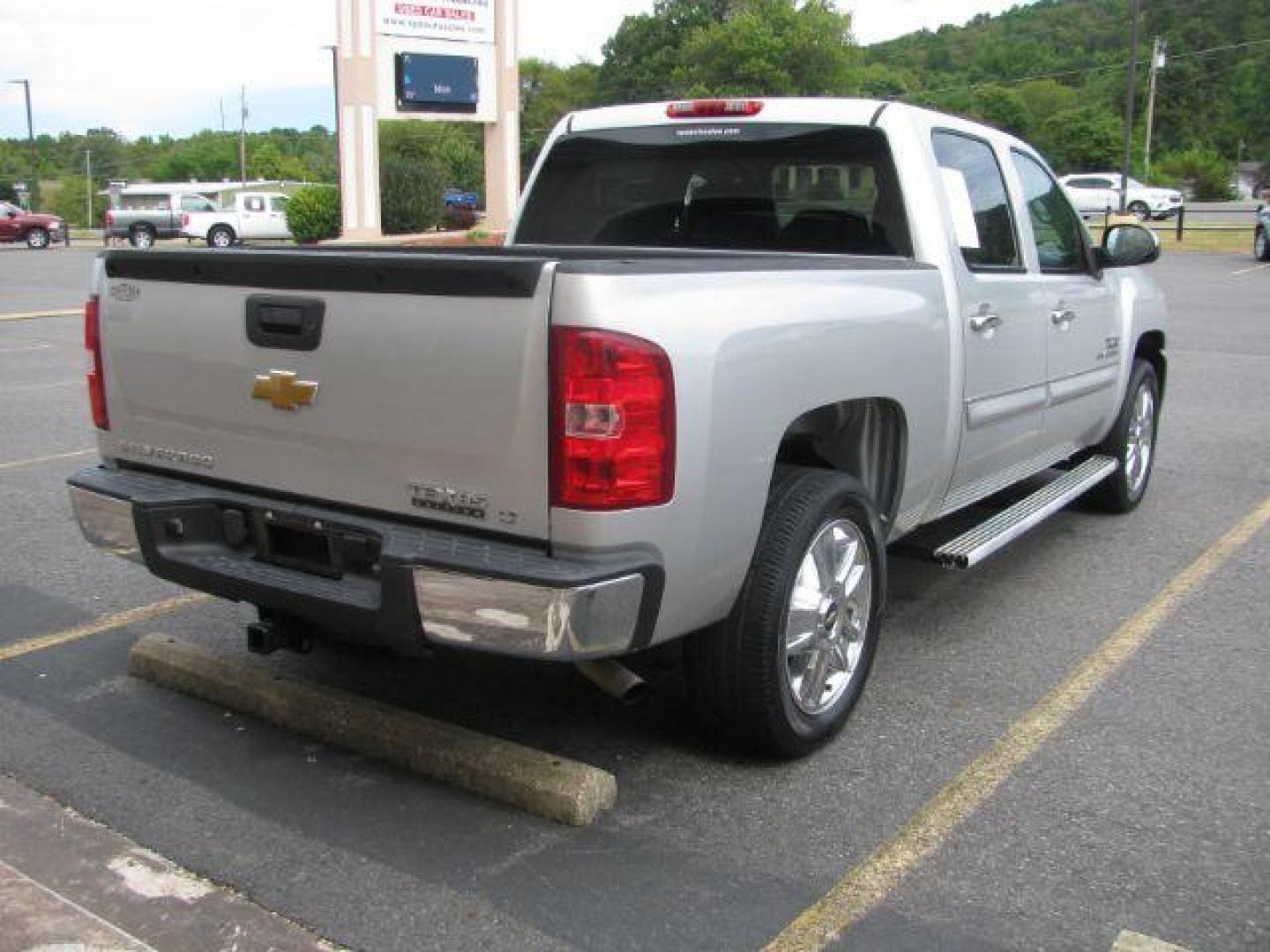 2012 Silver Chevrolet Silverado 1500 LT Crew Cab 2WD (3GCPCSE02CG) with an 5.3L V8 OHV 16V FFV engine, 6-Speed Automatic transmission, located at 2443 Albert Pike, Hot Springs, AR, 71913, (501) 623-6255, 34.492222, -93.109993 - Photo#4