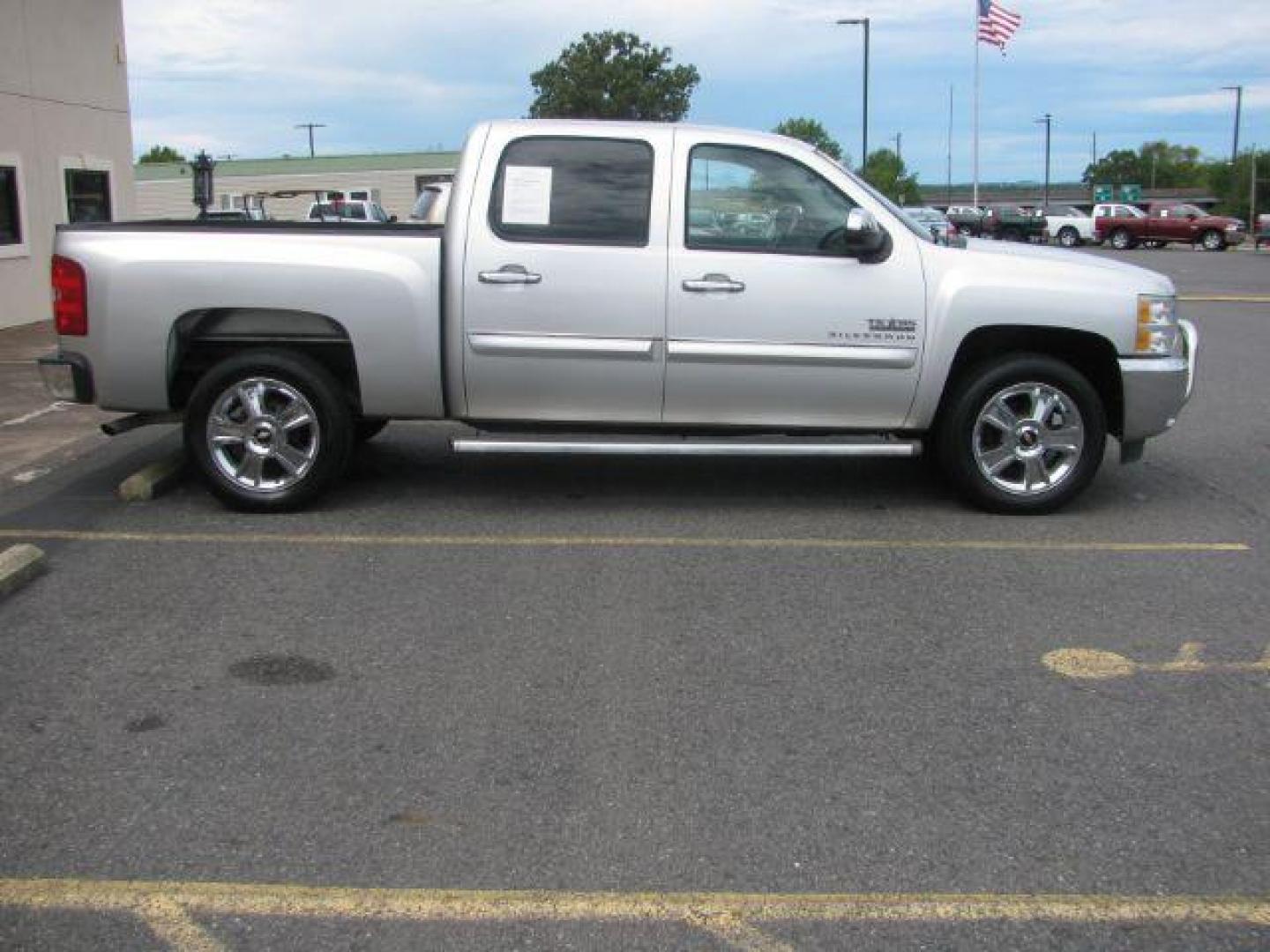 2012 Silver Chevrolet Silverado 1500 LT Crew Cab 2WD (3GCPCSE02CG) with an 5.3L V8 OHV 16V FFV engine, 6-Speed Automatic transmission, located at 2443 Albert Pike, Hot Springs, AR, 71913, (501) 623-6255, 34.492222, -93.109993 - Photo#5