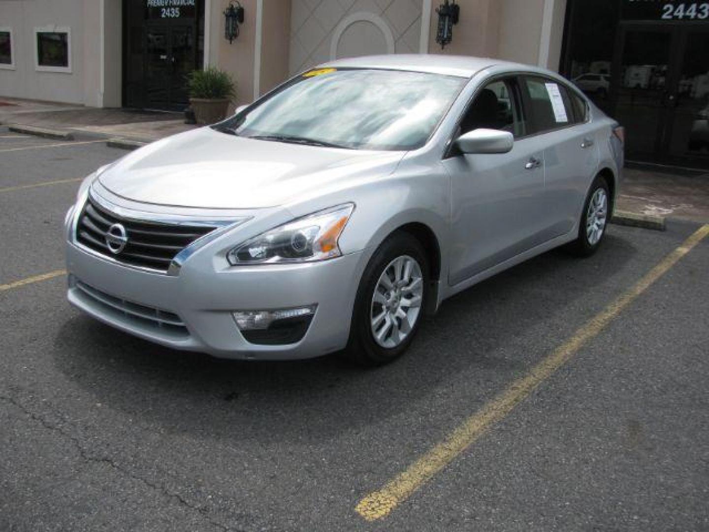 2015 Silver Nissan Altima 2.5 S (1N4AL3APXFN) with an 2.5L L4 DOHC 16V engine, Continuously Variable Transmission transmission, located at 2443 Albert Pike, Hot Springs, AR, 71913, (501) 623-6255, 34.492222, -93.109993 - Photo#0