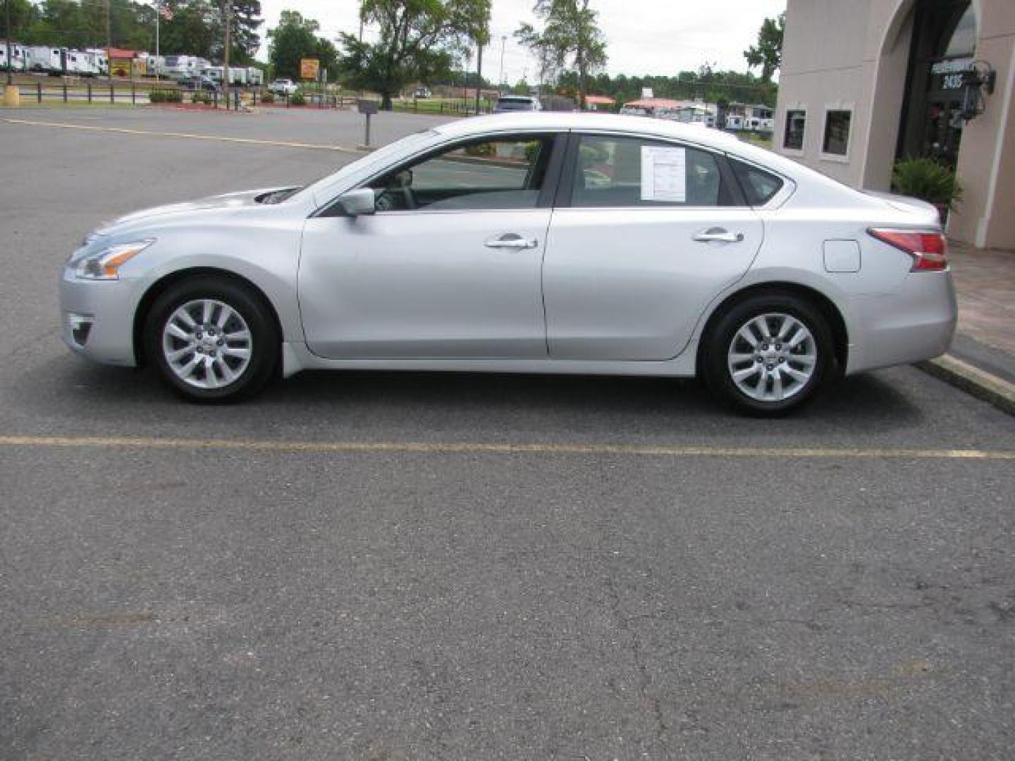 2015 Silver Nissan Altima 2.5 S (1N4AL3APXFN) with an 2.5L L4 DOHC 16V engine, Continuously Variable Transmission transmission, located at 2443 Albert Pike, Hot Springs, AR, 71913, (501) 623-6255, 34.492222, -93.109993 - Photo#1