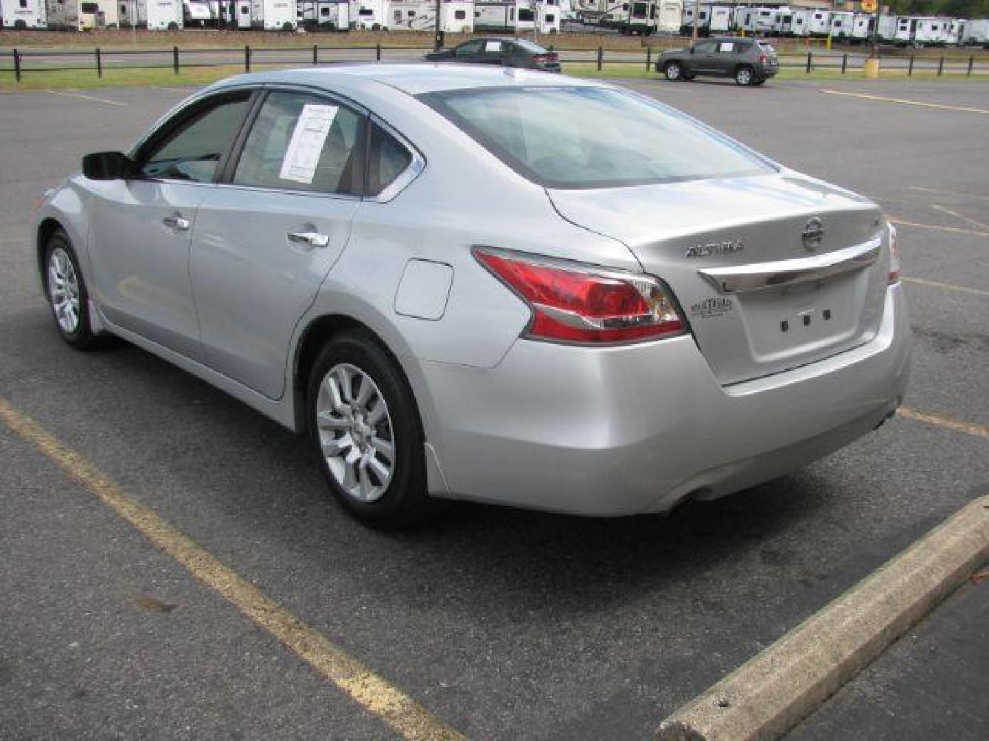 2015 Silver Nissan Altima 2.5 S (1N4AL3APXFN) with an 2.5L L4 DOHC 16V engine, Continuously Variable Transmission transmission, located at 2443 Albert Pike, Hot Springs, AR, 71913, (501) 623-6255, 34.492222, -93.109993 - Photo#2