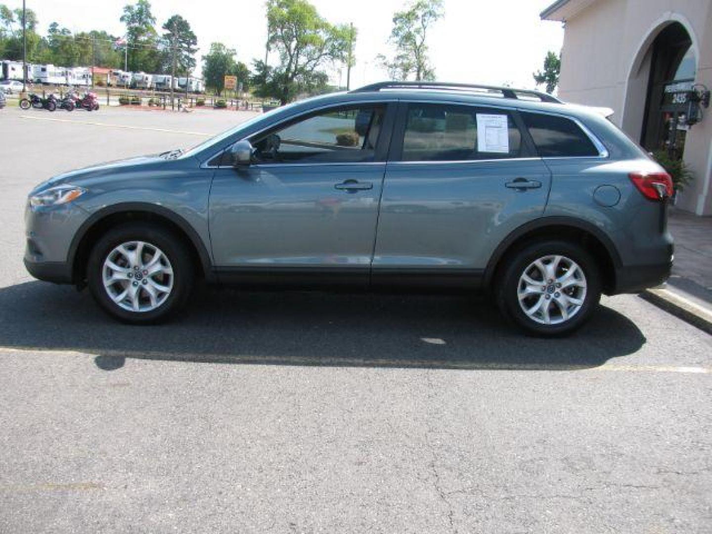 2013 Gray Mazda CX-9 Touring (JM3TB2CA2D0) with an 3.7L V6 DOHC 24V engine, 6-Speed Automatic transmission, located at 2443 Albert Pike, Hot Springs, AR, 71913, (501) 623-6255, 34.492222, -93.109993 - Photo#4