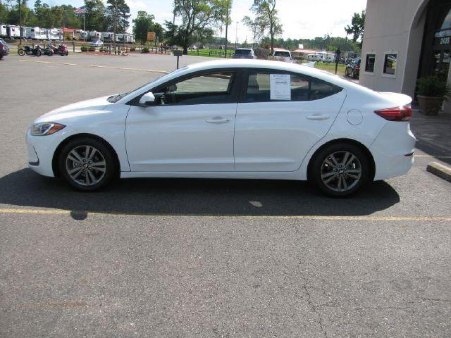 2018 White Hyundai Elantra Limited (5NPD84LF0JH) with an 1.8L L4 DOHC 16V engine, 6-Speed Automatic transmission, located at 2443 Albert Pike, Hot Springs, AR, 71913, (501) 623-6255, 34.492222, -93.109993 - Photo#4