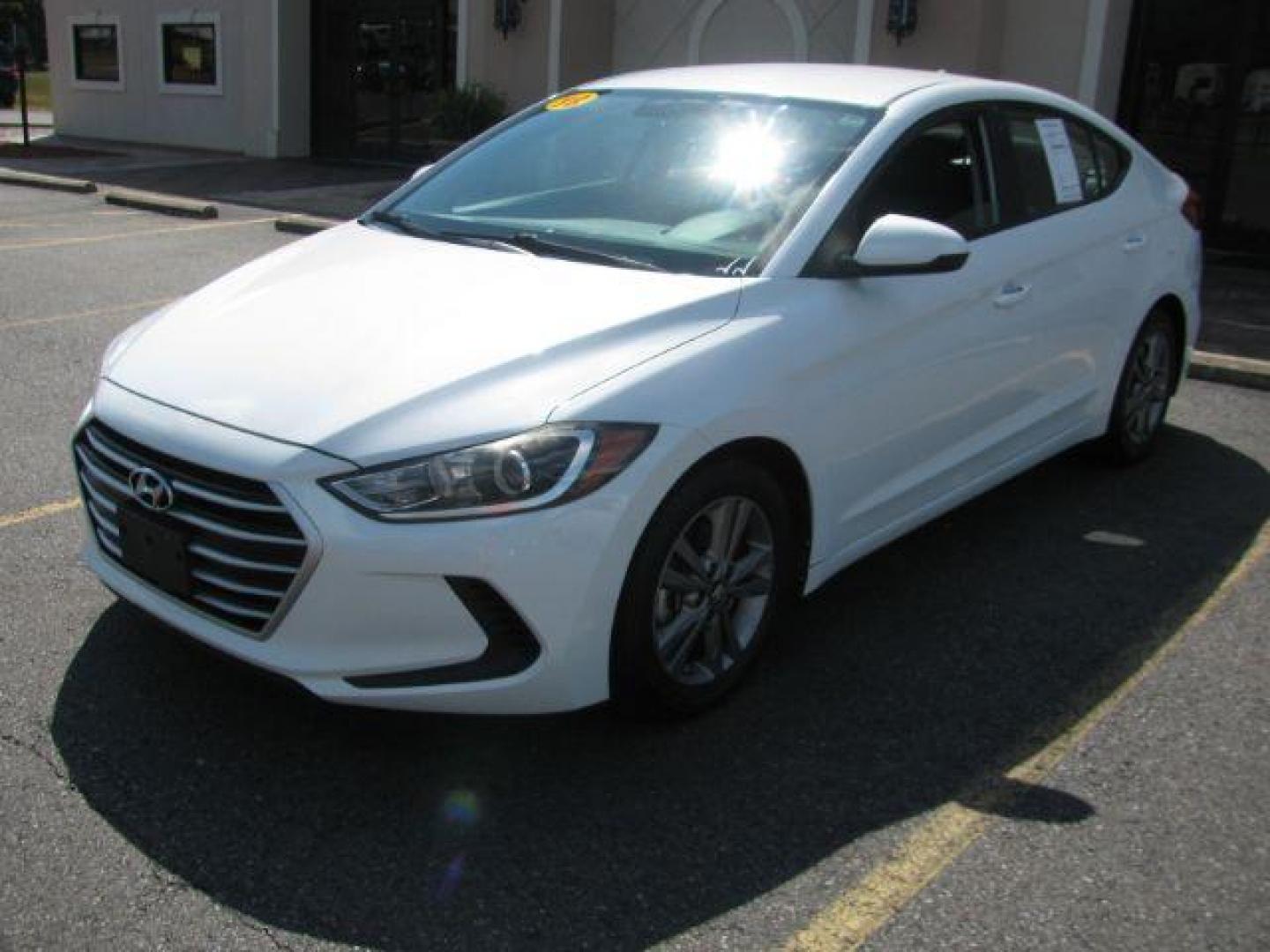 2018 White Hyundai Elantra Limited (5NPD84LF0JH) with an 1.8L L4 DOHC 16V engine, 6-Speed Automatic transmission, located at 2443 Albert Pike, Hot Springs, AR, 71913, (501) 623-6255, 34.492222, -93.109993 - Photo#5