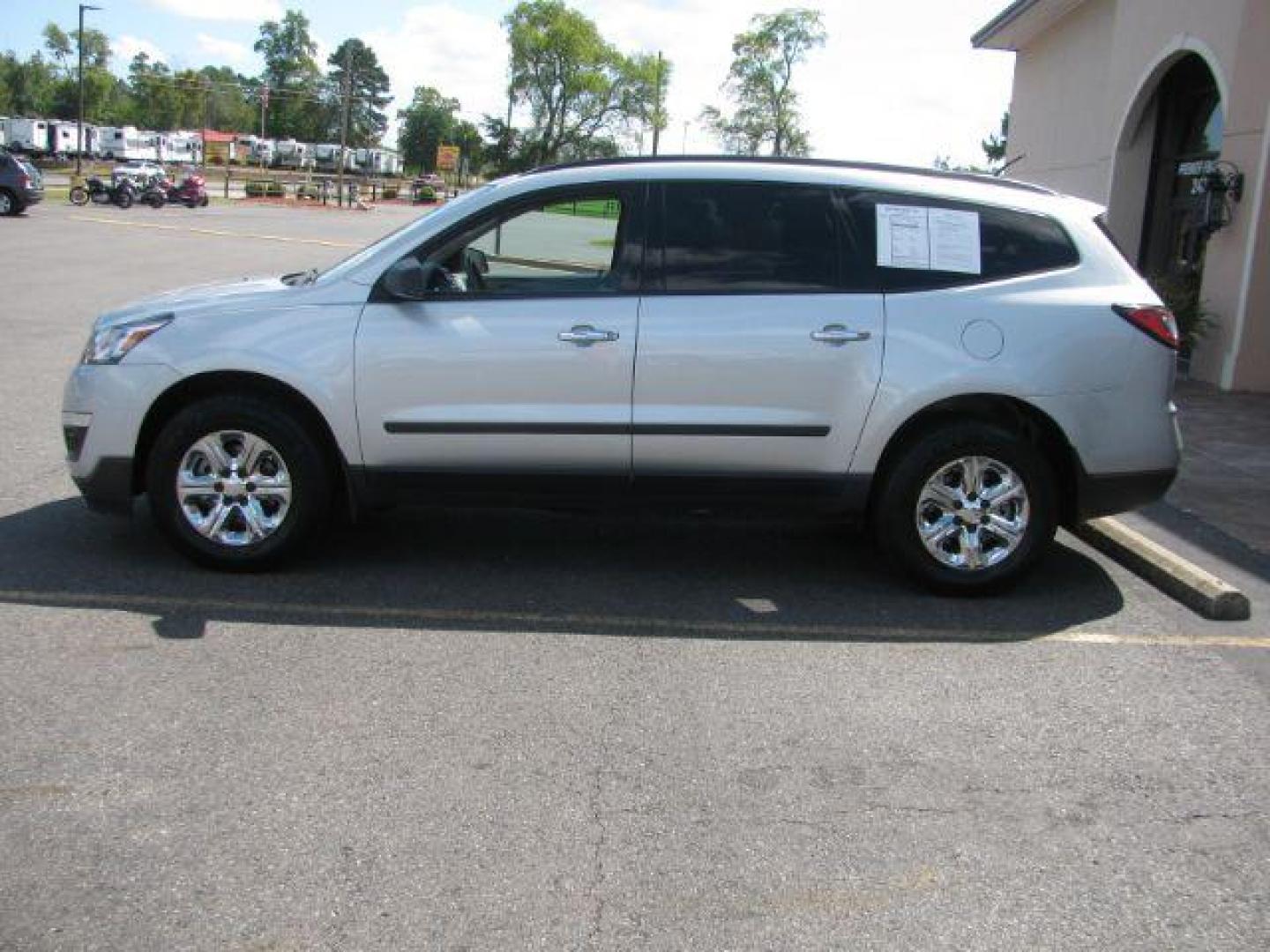 2017 Silver Chevrolet Traverse LS FWD (1GNKRFKD1HJ) with an 3.6L V6 DOHC 24V engine, 6-Speed Automatic transmission, located at 2443 Albert Pike, Hot Springs, AR, 71913, (501) 623-6255, 34.492222, -93.109993 - Photo#4