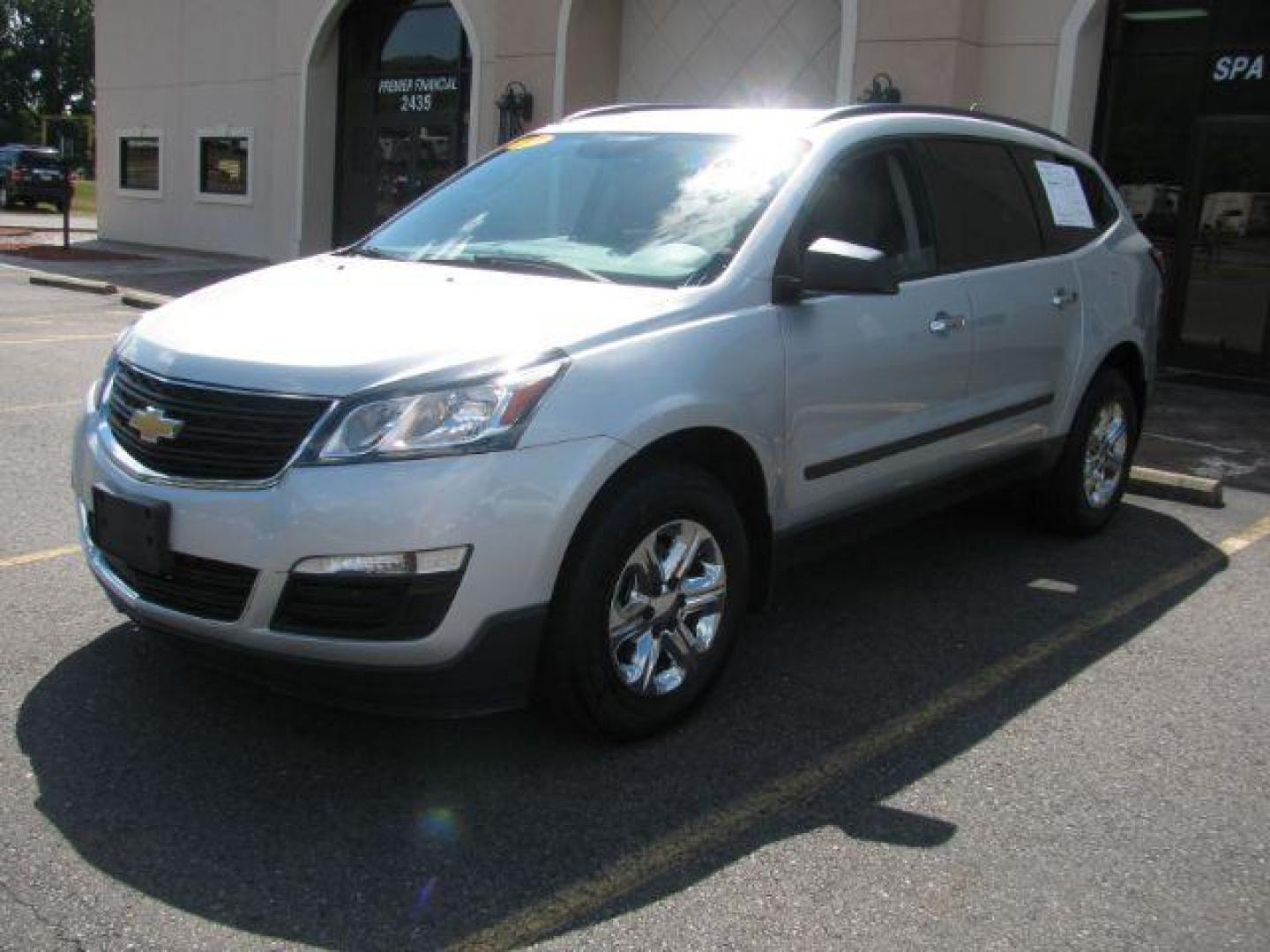 2017 Silver Chevrolet Traverse LS FWD (1GNKRFKD1HJ) with an 3.6L V6 DOHC 24V engine, 6-Speed Automatic transmission, located at 2443 Albert Pike, Hot Springs, AR, 71913, (501) 623-6255, 34.492222, -93.109993 - Photo#5