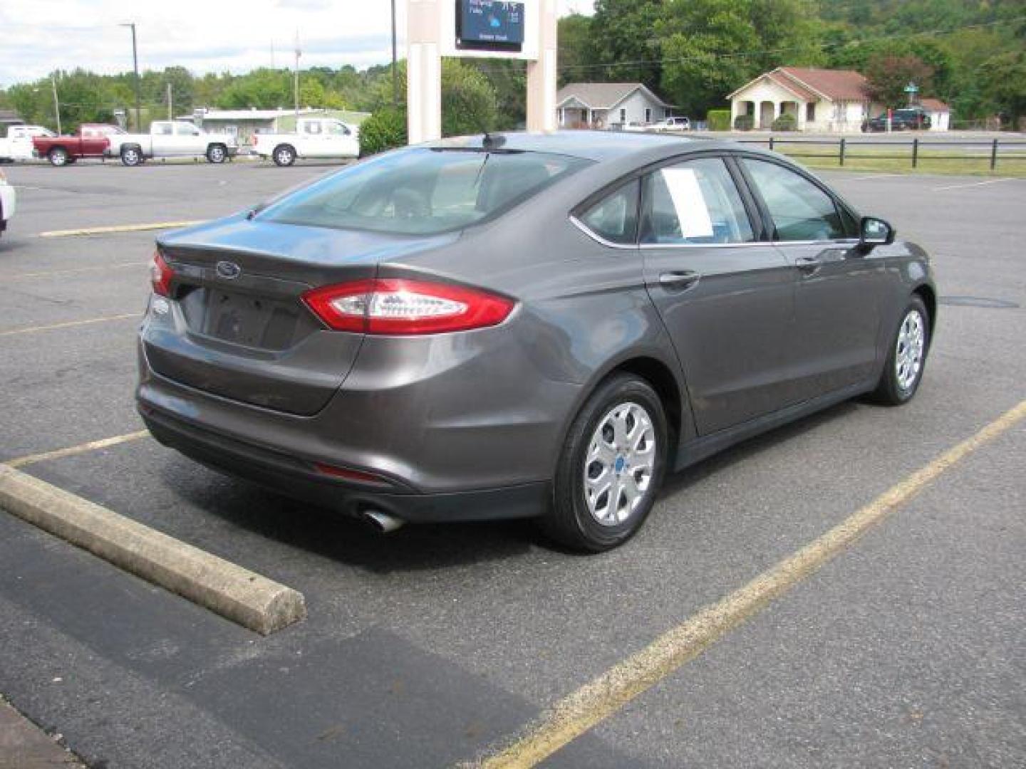 2014 Gray Ford Fusion S (3FA6P0G78ER) with an 2.5L L4 DOHC 16V engine, located at 2443 Albert Pike, Hot Springs, AR, 71913, (501) 623-6255, 34.492222, -93.109993 - Photo#2