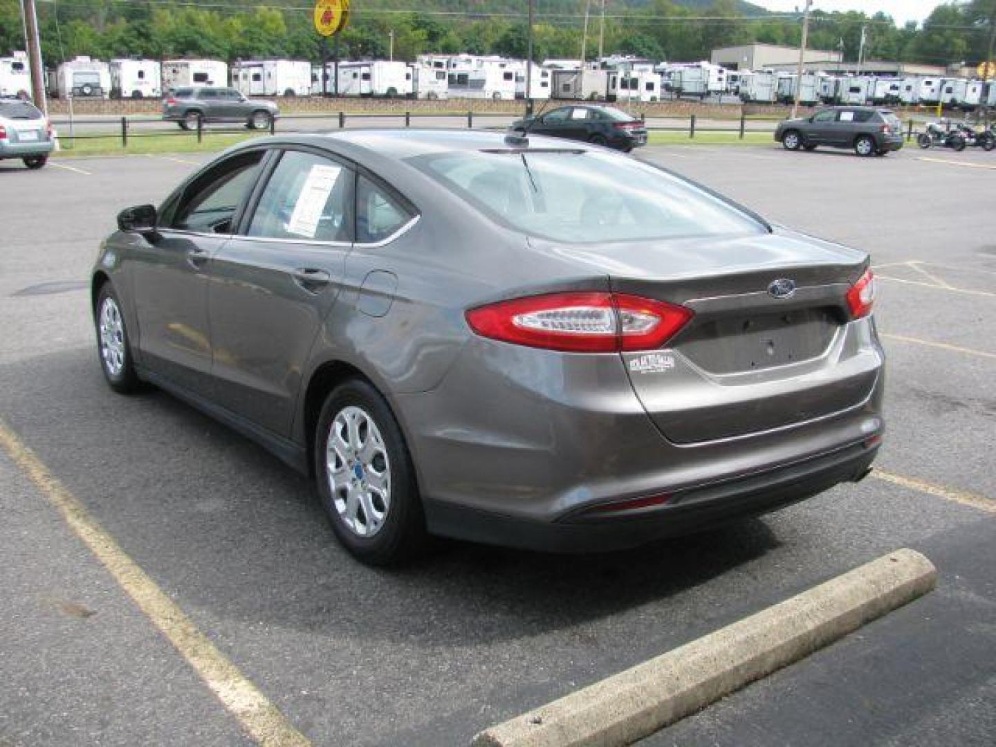 2014 Gray Ford Fusion S (3FA6P0G78ER) with an 2.5L L4 DOHC 16V engine, located at 2443 Albert Pike, Hot Springs, AR, 71913, (501) 623-6255, 34.492222, -93.109993 - Photo#3