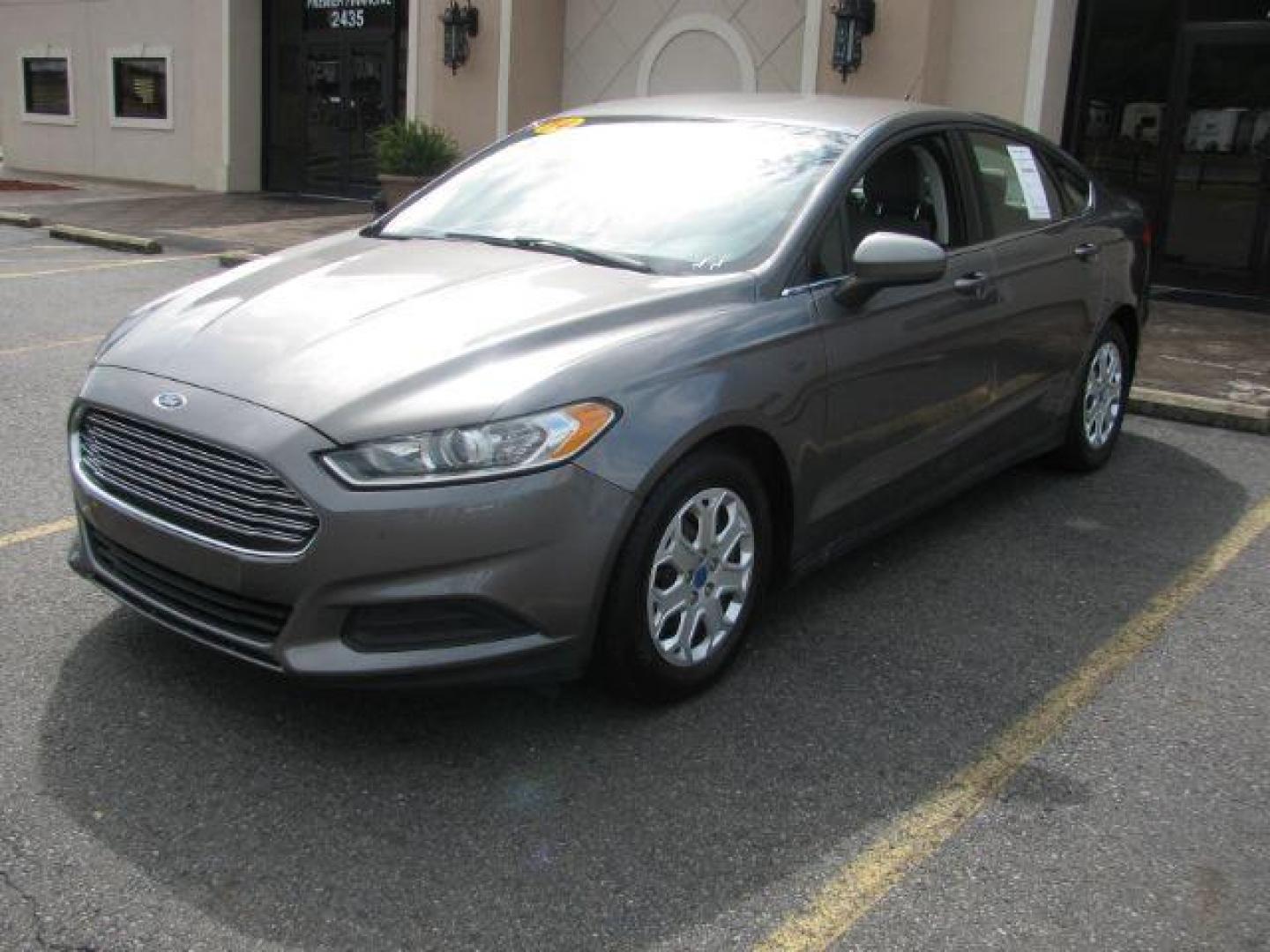 2014 Gray Ford Fusion S (3FA6P0G78ER) with an 2.5L L4 DOHC 16V engine, located at 2443 Albert Pike, Hot Springs, AR, 71913, (501) 623-6255, 34.492222, -93.109993 - Photo#5