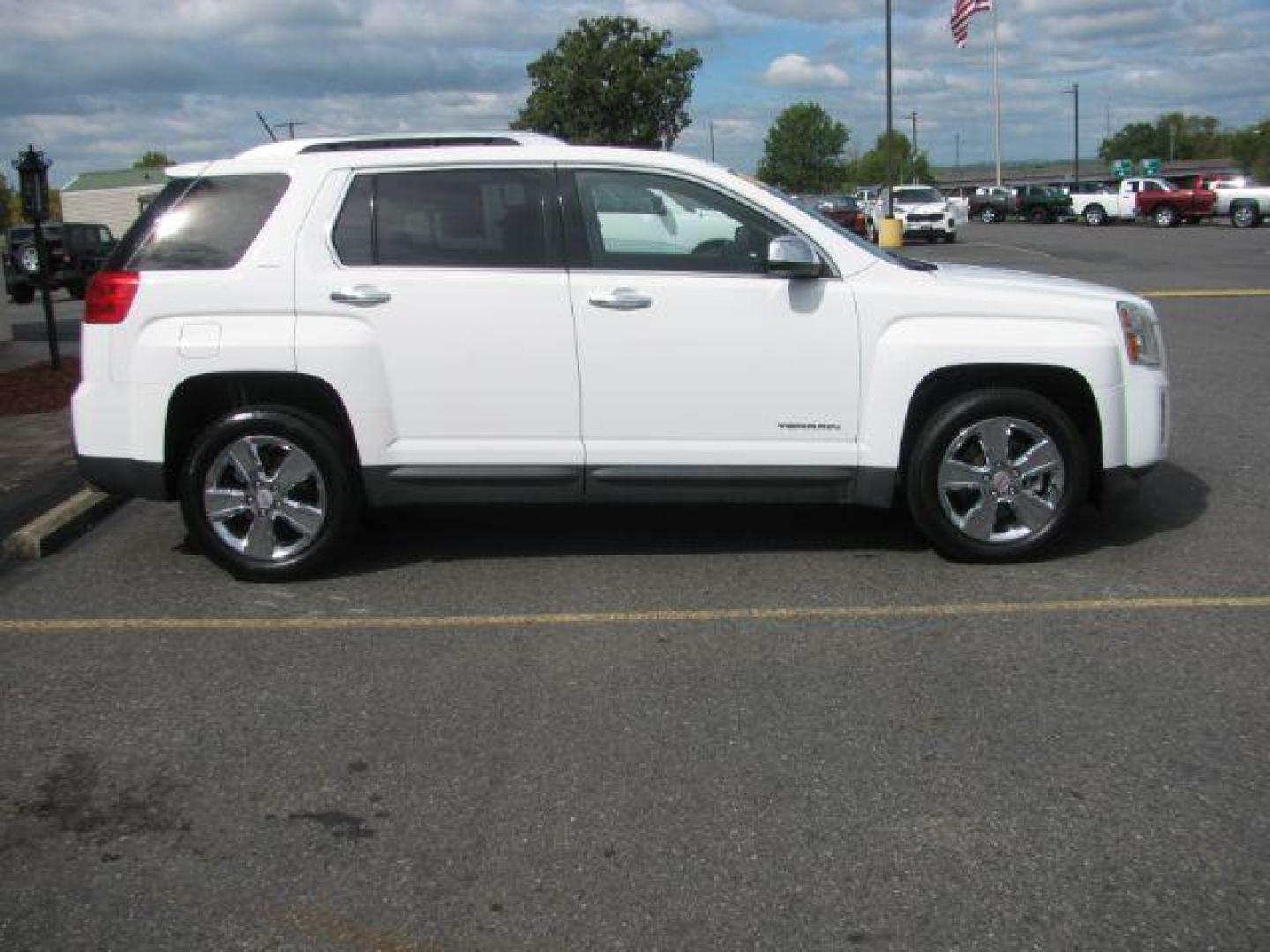 2014 White GMC Terrain SLT2 FWD (2GKFLTE35E6) with an 3.6L V6 DOHC 24V engine, 6-Speed Automatic transmission, located at 2443 Albert Pike, Hot Springs, AR, 71913, (501) 623-6255, 34.492222, -93.109993 - Photo#1