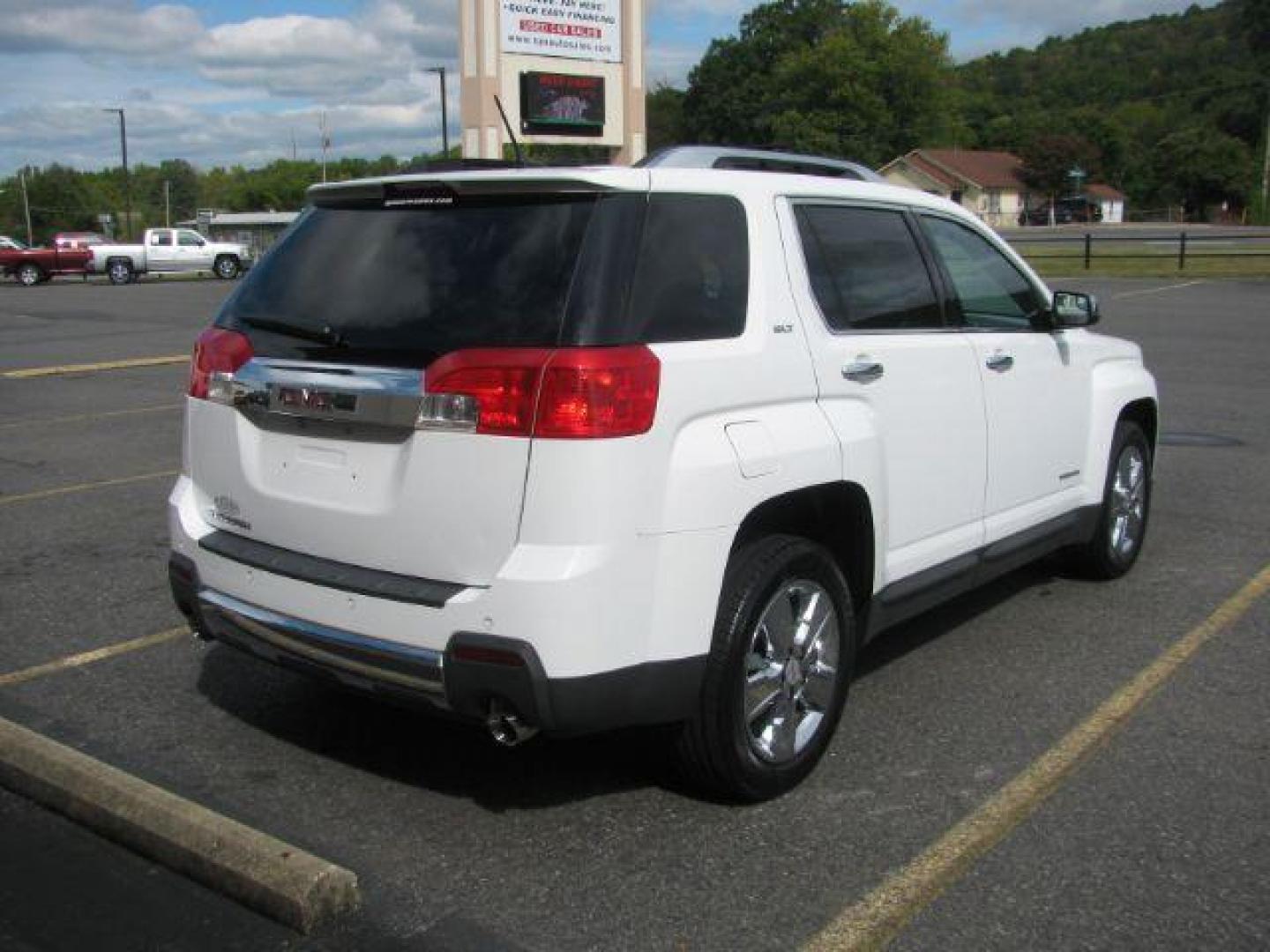 2014 White GMC Terrain SLT2 FWD (2GKFLTE35E6) with an 3.6L V6 DOHC 24V engine, 6-Speed Automatic transmission, located at 2443 Albert Pike, Hot Springs, AR, 71913, (501) 623-6255, 34.492222, -93.109993 - Photo#2