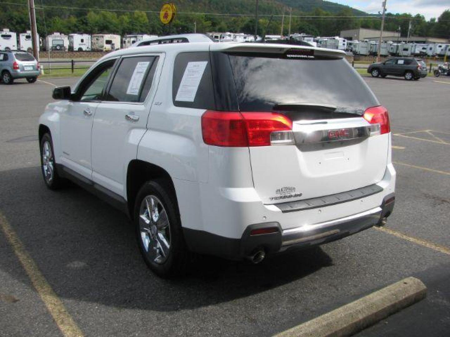 2014 White GMC Terrain SLT2 FWD (2GKFLTE35E6) with an 3.6L V6 DOHC 24V engine, 6-Speed Automatic transmission, located at 2443 Albert Pike, Hot Springs, AR, 71913, (501) 623-6255, 34.492222, -93.109993 - Photo#3