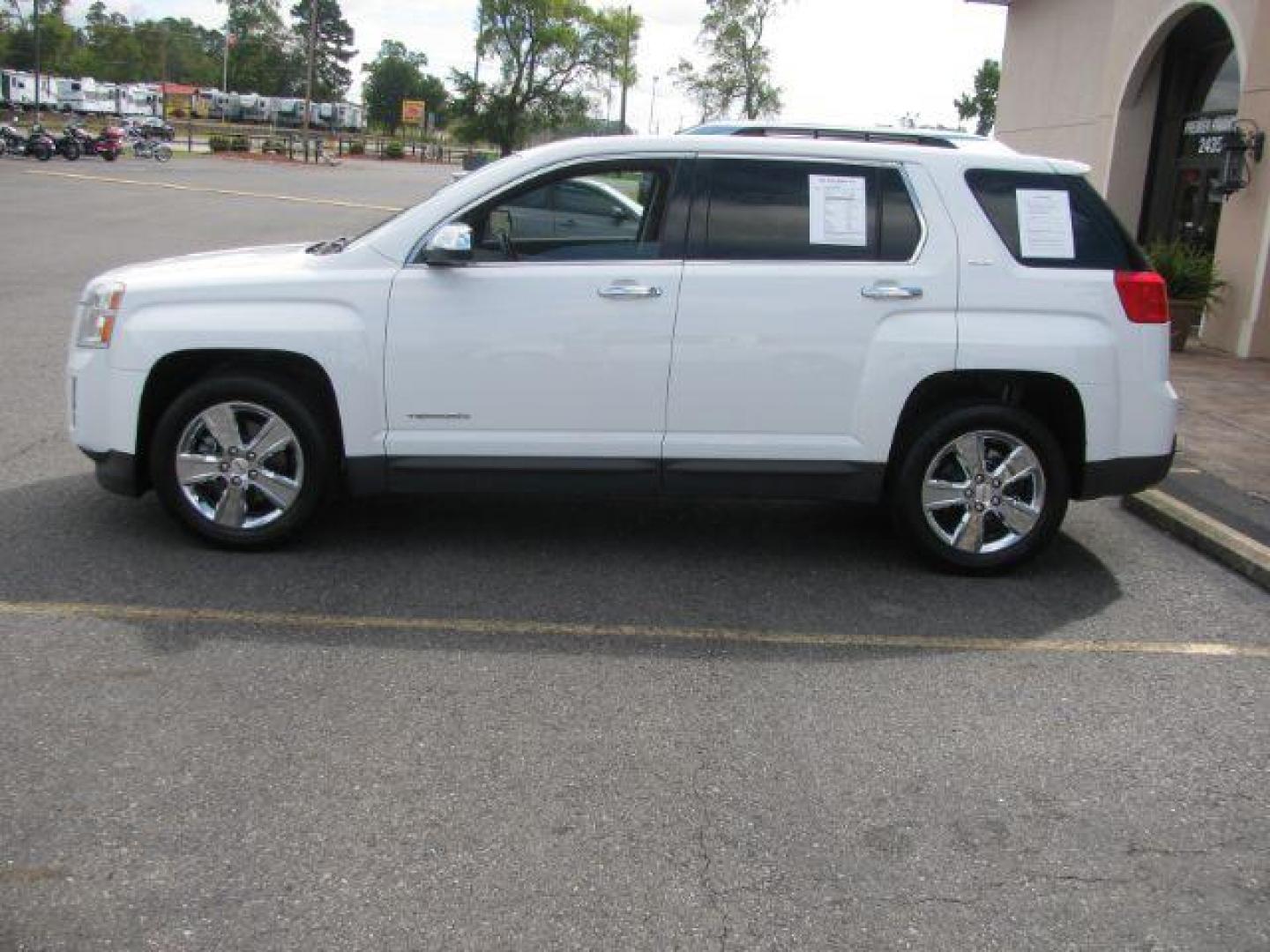 2014 White GMC Terrain SLT2 FWD (2GKFLTE35E6) with an 3.6L V6 DOHC 24V engine, 6-Speed Automatic transmission, located at 2443 Albert Pike, Hot Springs, AR, 71913, (501) 623-6255, 34.492222, -93.109993 - Photo#4