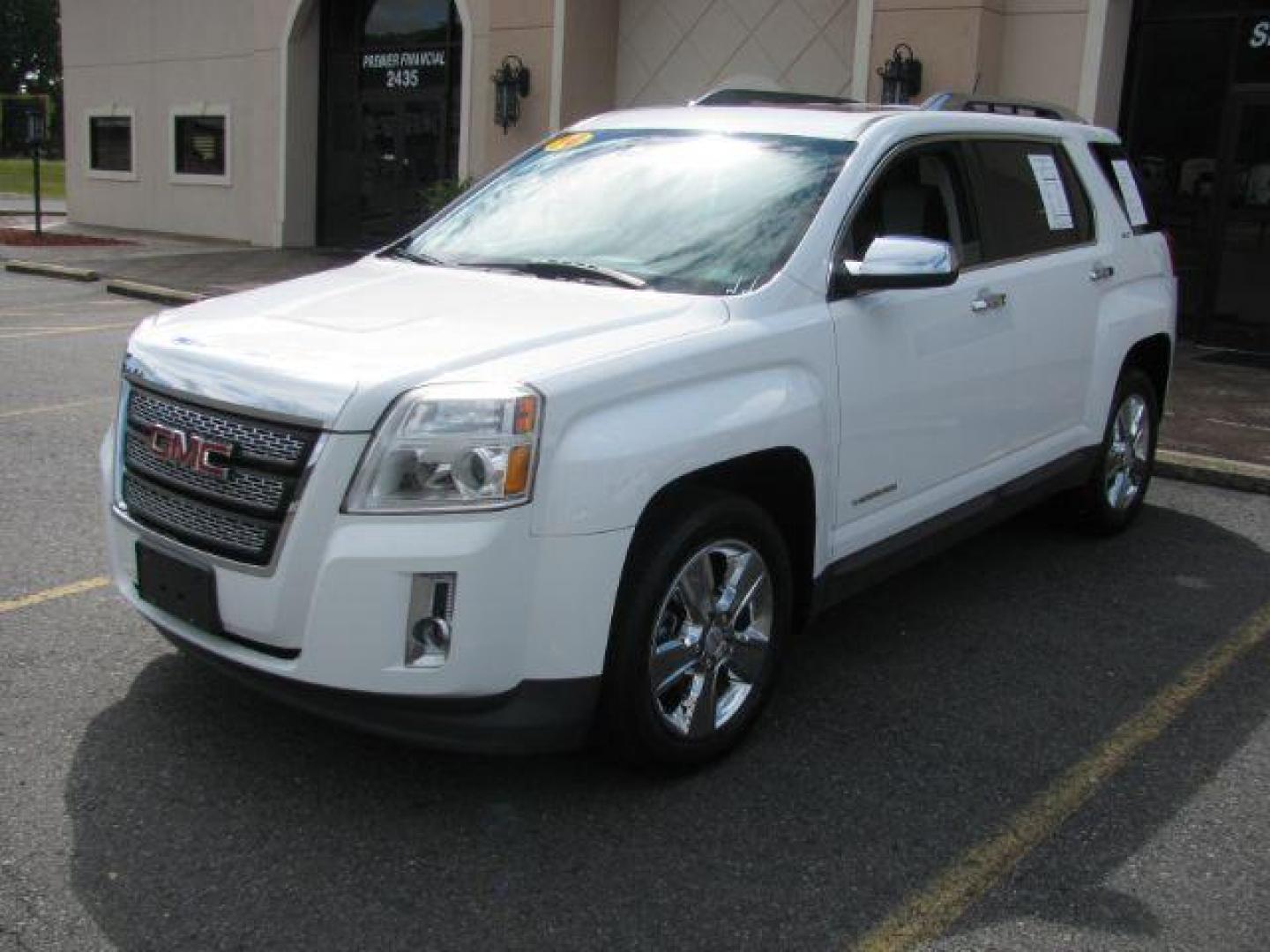 2014 White GMC Terrain SLT2 FWD (2GKFLTE35E6) with an 3.6L V6 DOHC 24V engine, 6-Speed Automatic transmission, located at 2443 Albert Pike, Hot Springs, AR, 71913, (501) 623-6255, 34.492222, -93.109993 - Photo#5