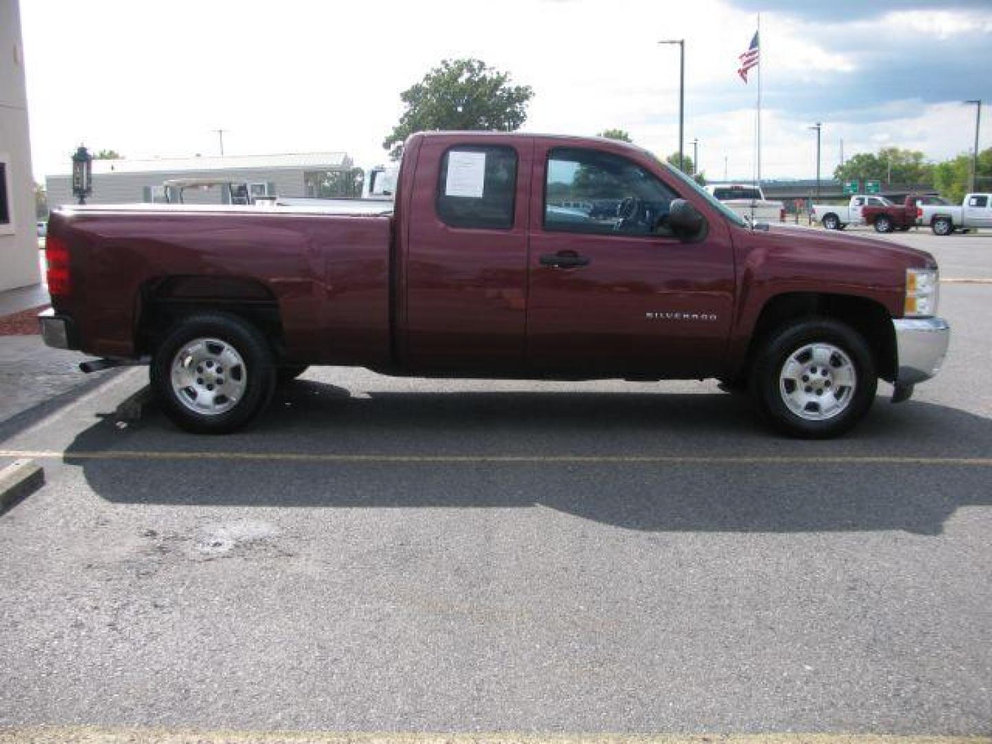 2013 Maroon Chevrolet Silverado 1500 LT Ext. Cab 2WD (1GCRCSE06DZ) with an 5.3L V8 OHV 16V FFV engine, located at 2443 Albert Pike, Hot Springs, AR, 71913, (501) 623-6255, 34.492222, -93.109993 - Photo#4