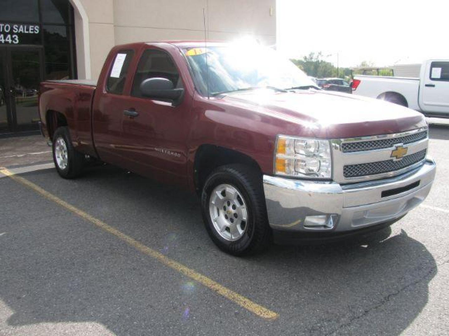 2013 Maroon Chevrolet Silverado 1500 LT Ext. Cab 2WD (1GCRCSE06DZ) with an 5.3L V8 OHV 16V FFV engine, located at 2443 Albert Pike, Hot Springs, AR, 71913, (501) 623-6255, 34.492222, -93.109993 - Photo#5