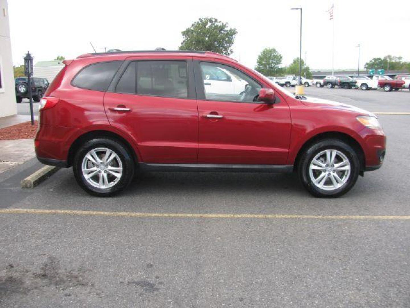 2010 Maroon Hyundai Santa Fe Limited 2.4 FWD (5NMSK3AB0AH) with an 2.4L L4 DOHC 16V engine, 6-Speed Automatic transmission, located at 2443 Albert Pike, Hot Springs, AR, 71913, (501) 623-6255, 34.492222, -93.109993 - Photo#1