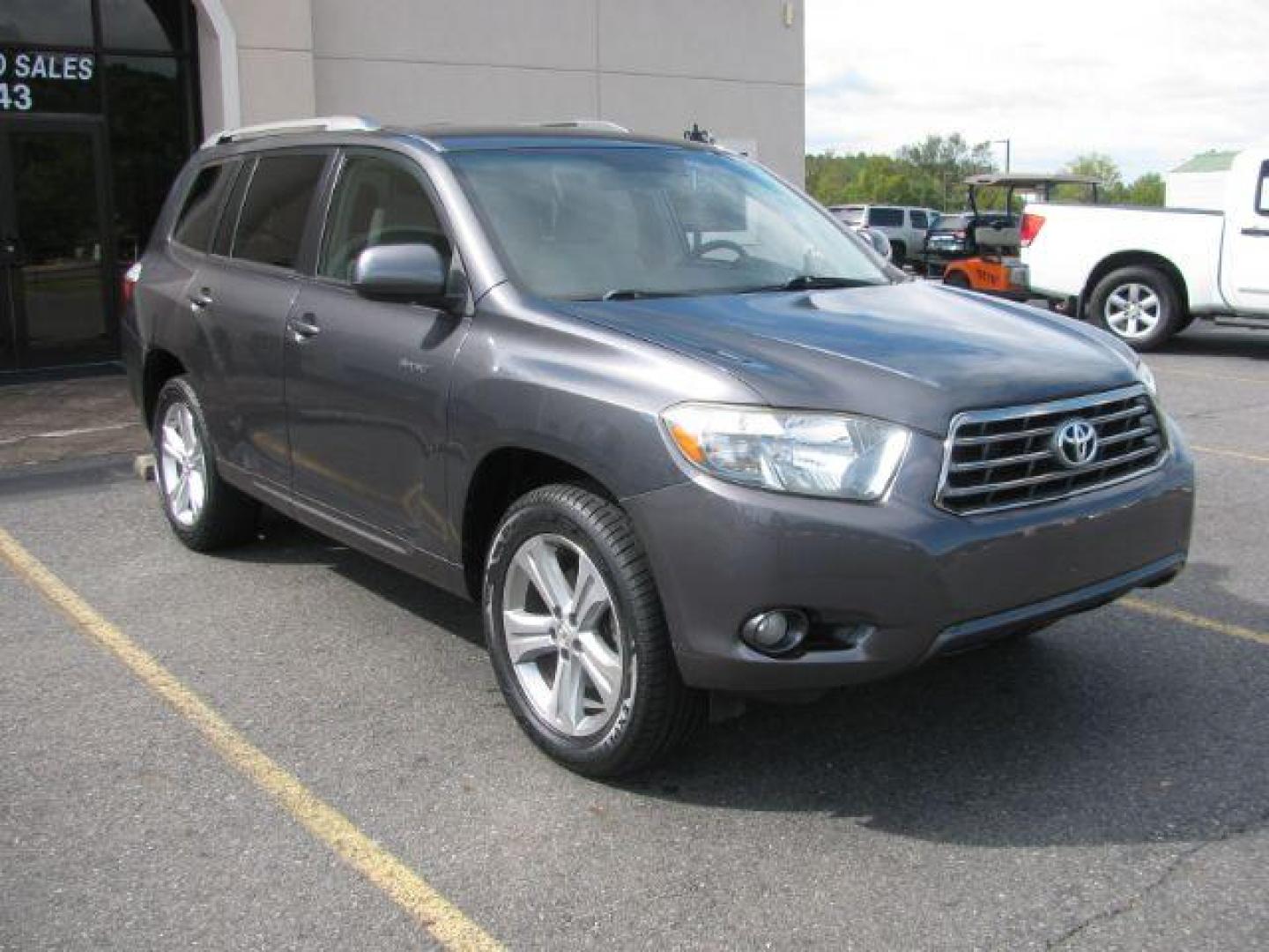 2008 Gray Toyota Highlander Sport 2WD (JTEDS43A082) with an 3.5L V6 DOHC 24V engine, 5-Speed Automatic transmission, located at 2443 Albert Pike, Hot Springs, AR, 71913, (501) 623-6255, 34.492222, -93.109993 - Photo#0