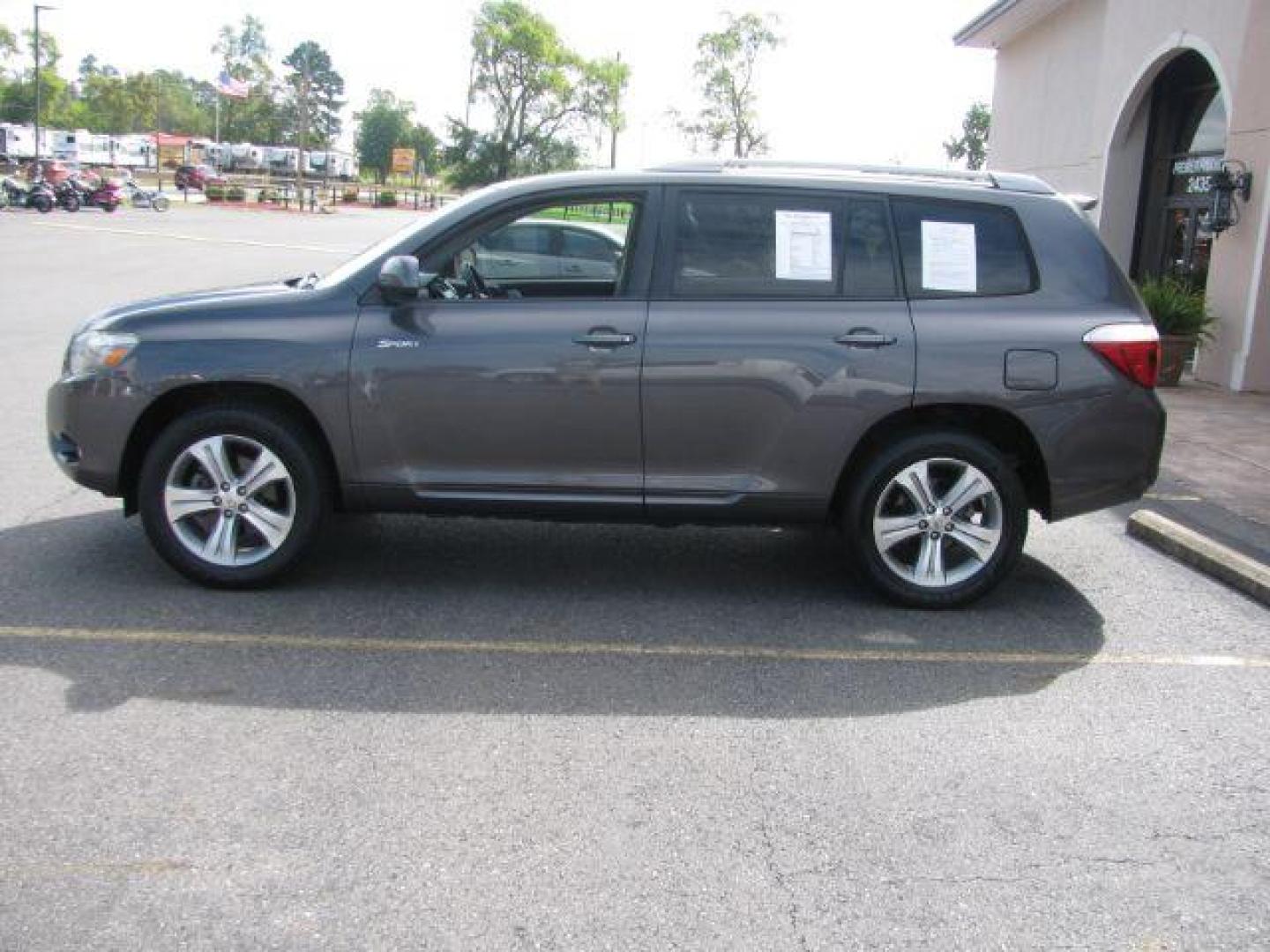 2008 Gray Toyota Highlander Sport 2WD (JTEDS43A082) with an 3.5L V6 DOHC 24V engine, 5-Speed Automatic transmission, located at 2443 Albert Pike, Hot Springs, AR, 71913, (501) 623-6255, 34.492222, -93.109993 - Photo#4