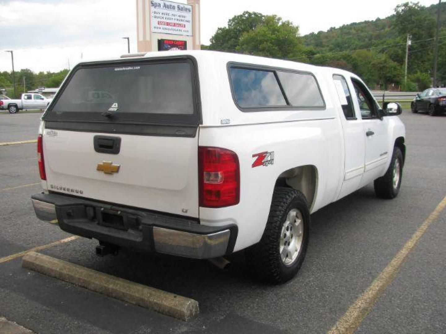 2013 White Chevrolet Silverado 1500 LT Ext. Cab 4WD (1GCRKSE74DZ) with an 5.3L V8 OHV 16V FFV engine, located at 2443 Albert Pike, Hot Springs, AR, 71913, (501) 623-6255, 34.492222, -93.109993 - Photo#3