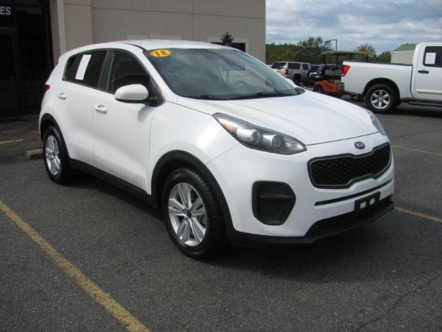 2018 White Kia Sportage LX FWD (KNDPM3AC0J7) with an 2.4L V6 DOHC 24V engine, 6-Speed Automatic transmission, located at 2443 Albert Pike, Hot Springs, AR, 71913, (501) 623-6255, 34.492222, -93.109993 - Photo#0